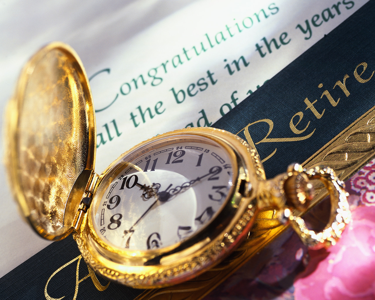 Death Of The 65 And Retire Cliche - Gold Pocket Watch Retirement , HD Wallpaper & Backgrounds