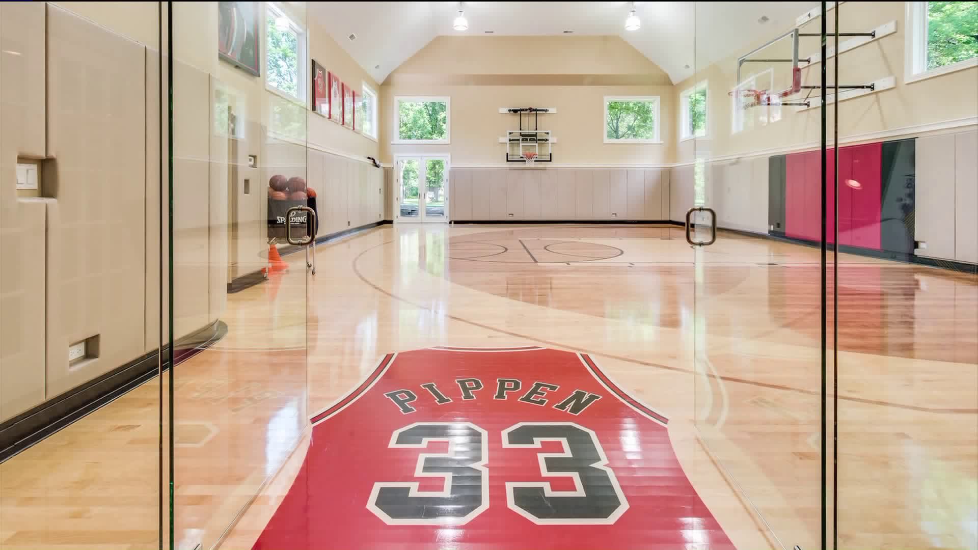 Highland Park, Ill - Basketball Court In A Mansion , HD Wallpaper & Backgrounds