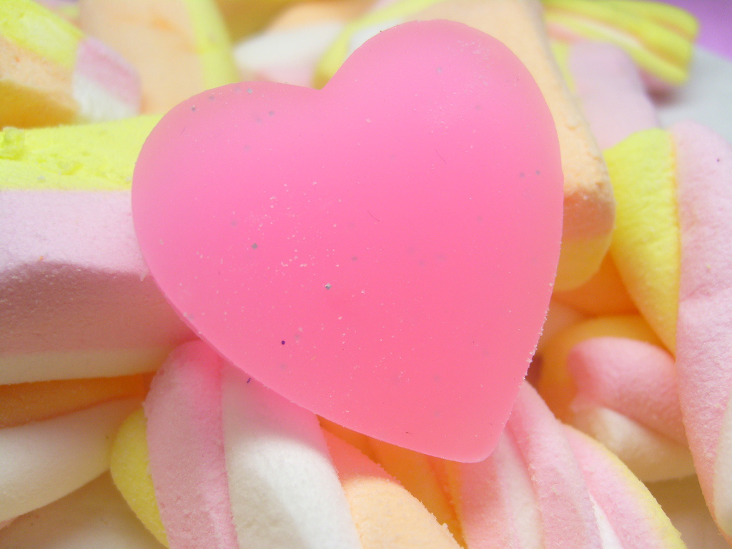 Lush Pink Heart Wallpaper - Marshmallow Heart , HD Wallpaper & Backgrounds