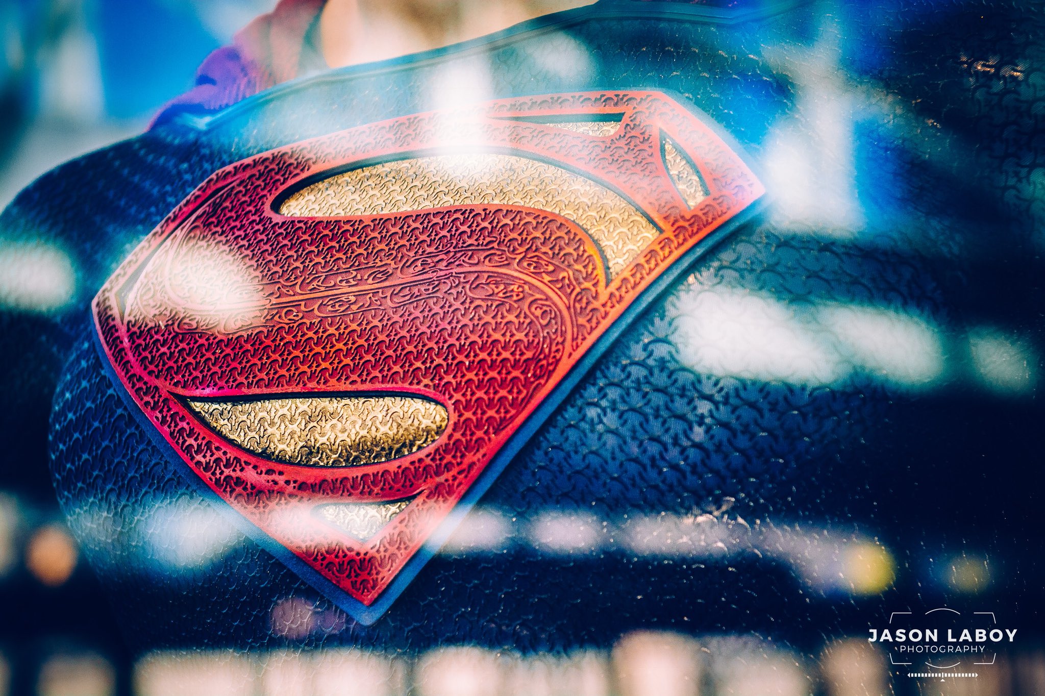 Superman, Dc Comics, Clark Kent, Batman, Close Up Wallpaper - Ipad 9.7 Wallpaper Superman , HD Wallpaper & Backgrounds