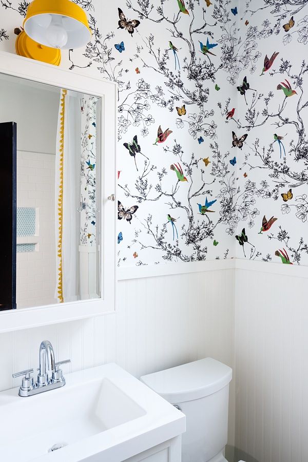 This Happy Bathroom Keeps Things Simple With Bright - Birds & Butterflies Multi On White 2704420 , HD Wallpaper & Backgrounds