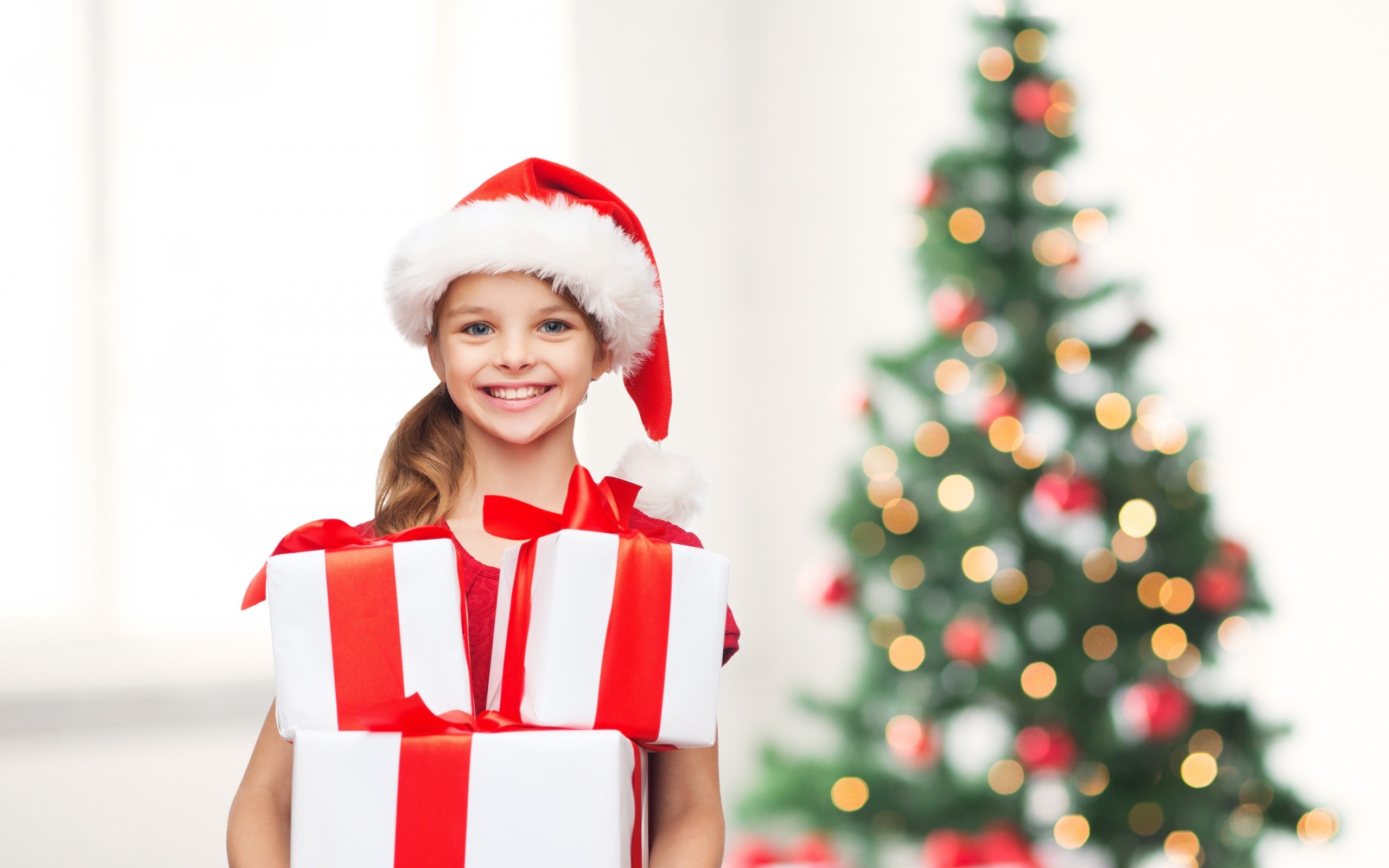 Merry Christmas Tree Little Girl Happy Smile Child - Christmas Child Smile , HD Wallpaper & Backgrounds