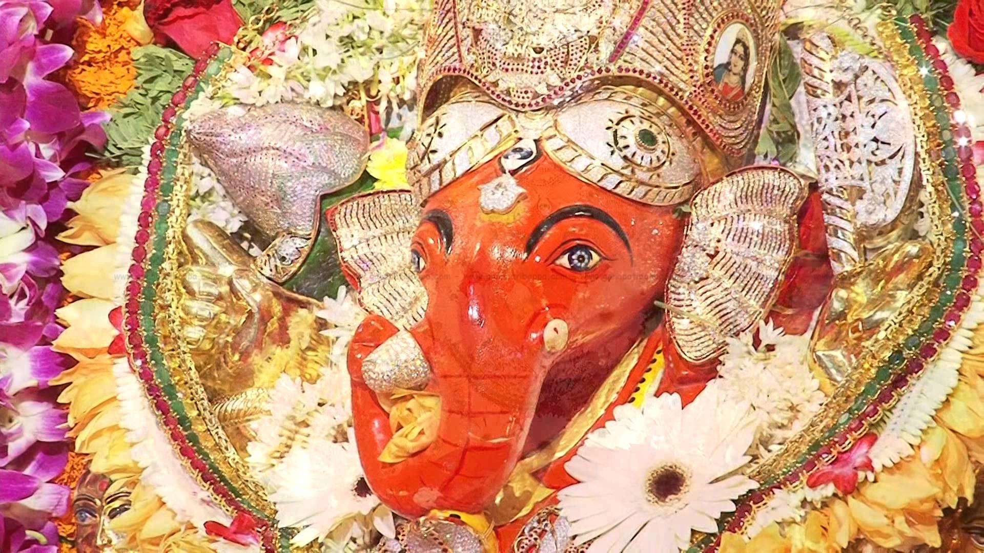Shree Siddhivinayak Temple Mumbai Ganpati Temples In - Close Up Siddhivinayak , HD Wallpaper & Backgrounds