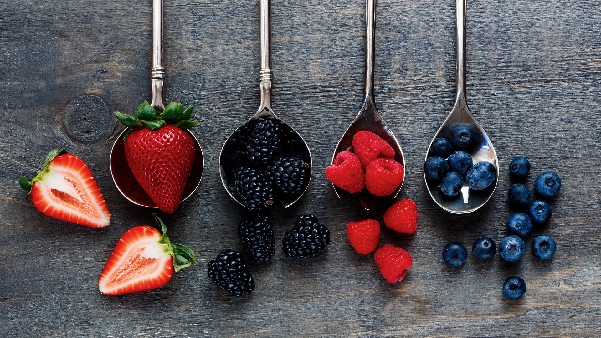 Strawberries, Blackberries, Spoon, Fruit - Breakfast With Berries , HD Wallpaper & Backgrounds