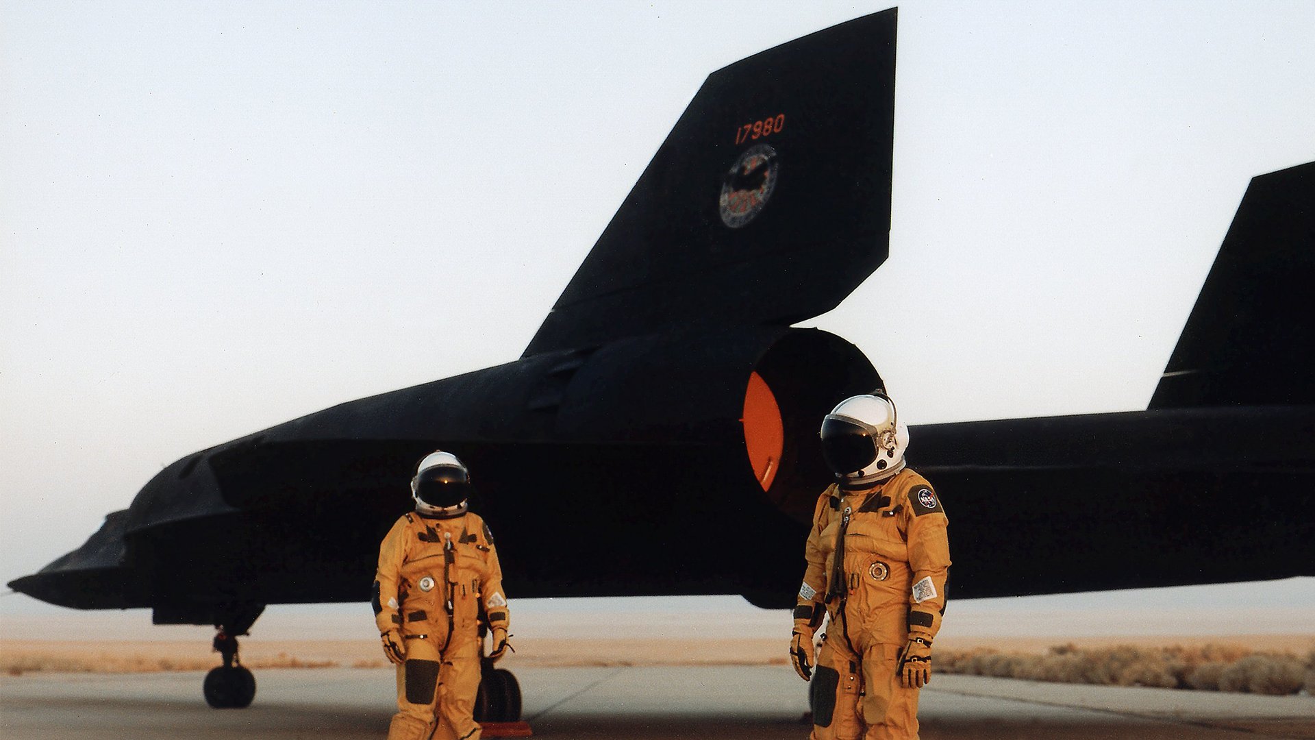 Sr Blackbird With Its Crew Wallpaper - Sr 72 Blackbird Pilot , HD Wallpaper & Backgrounds