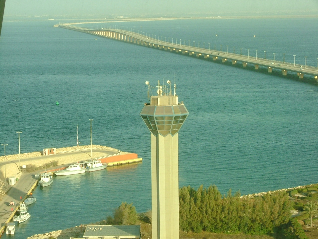 Bahrain Tower - Sea , HD Wallpaper & Backgrounds