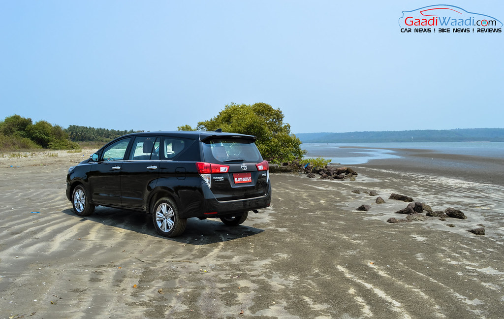 Toyota Innova Crysta Black Wallpaper 2 - Black Innova Crysta , HD Wallpaper & Backgrounds