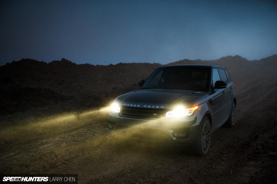 Range Rover Suv Light Night Off Road Hd Wallpaper - Range Rover Sport Night , HD Wallpaper & Backgrounds