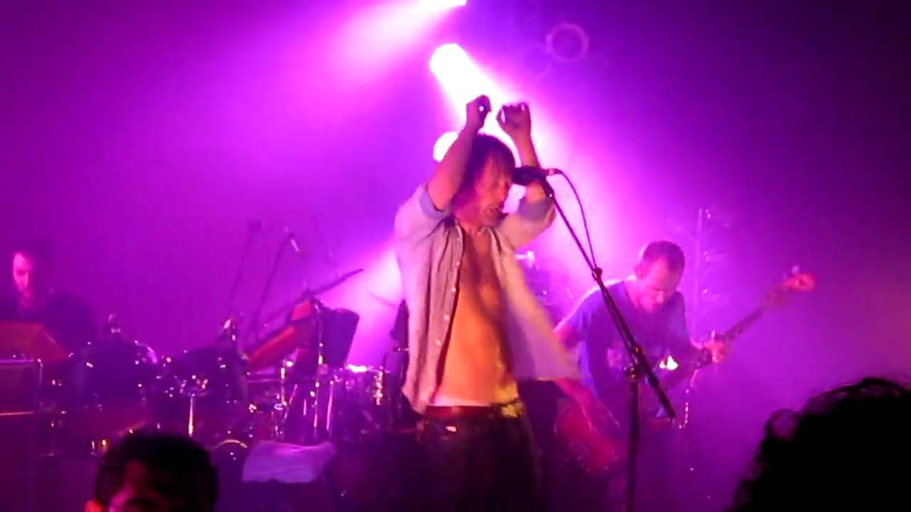 Video Proof That Thom Yorke Hiring Flea Was Maybe Not - Thom Yorke Shirtless , HD Wallpaper & Backgrounds