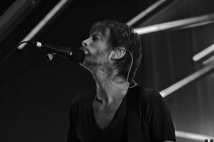 Download This Now - Thom Yorke Black And White , HD Wallpaper & Backgrounds
