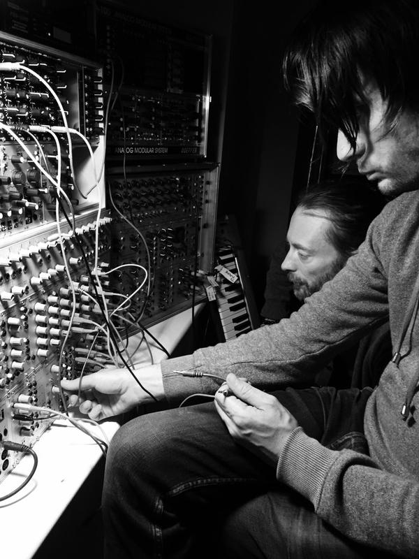 Radiohead Producer Nigel Godrich Posts First Photo - Thom Yorke Jonny Greenwood Studio , HD Wallpaper & Backgrounds