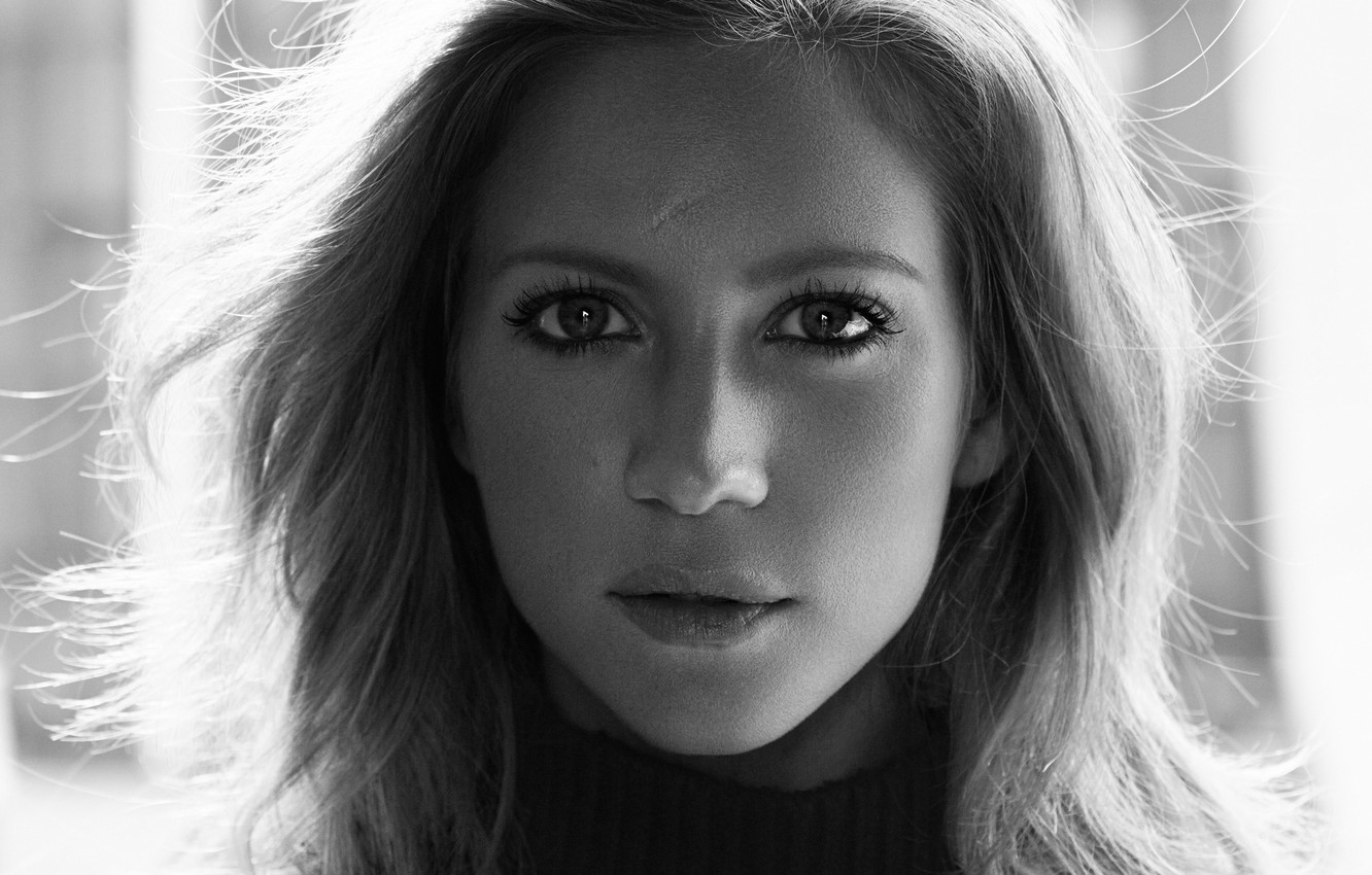 Photo Wallpaper Look, Portrait, Makeup, Actress, Hairstyle, - Brittany Snow Black And White , HD Wallpaper & Backgrounds