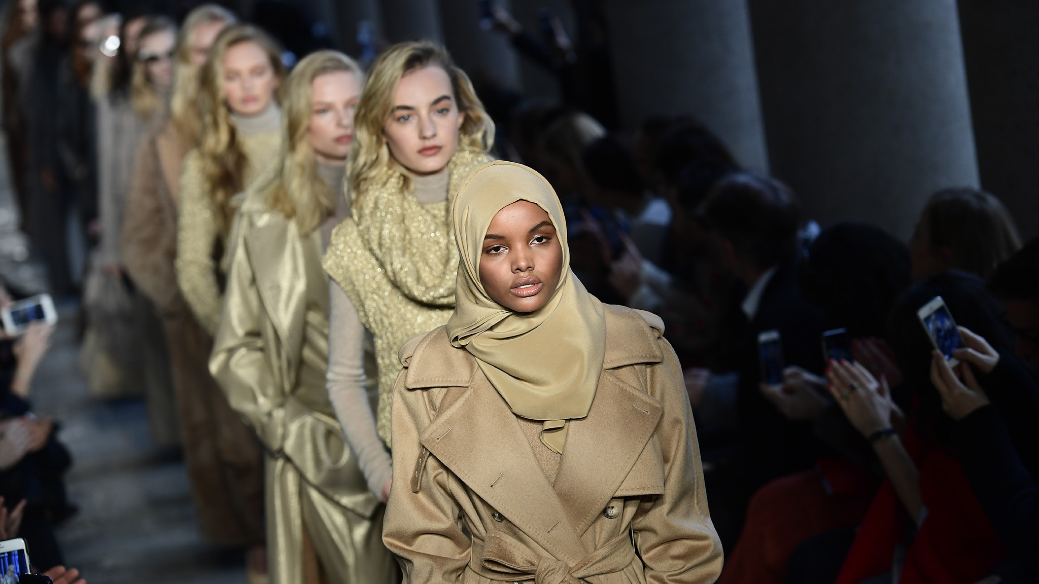 High Fashion And Hijabs Are Good For Business - Halima Aden Max Mara , HD Wallpaper & Backgrounds