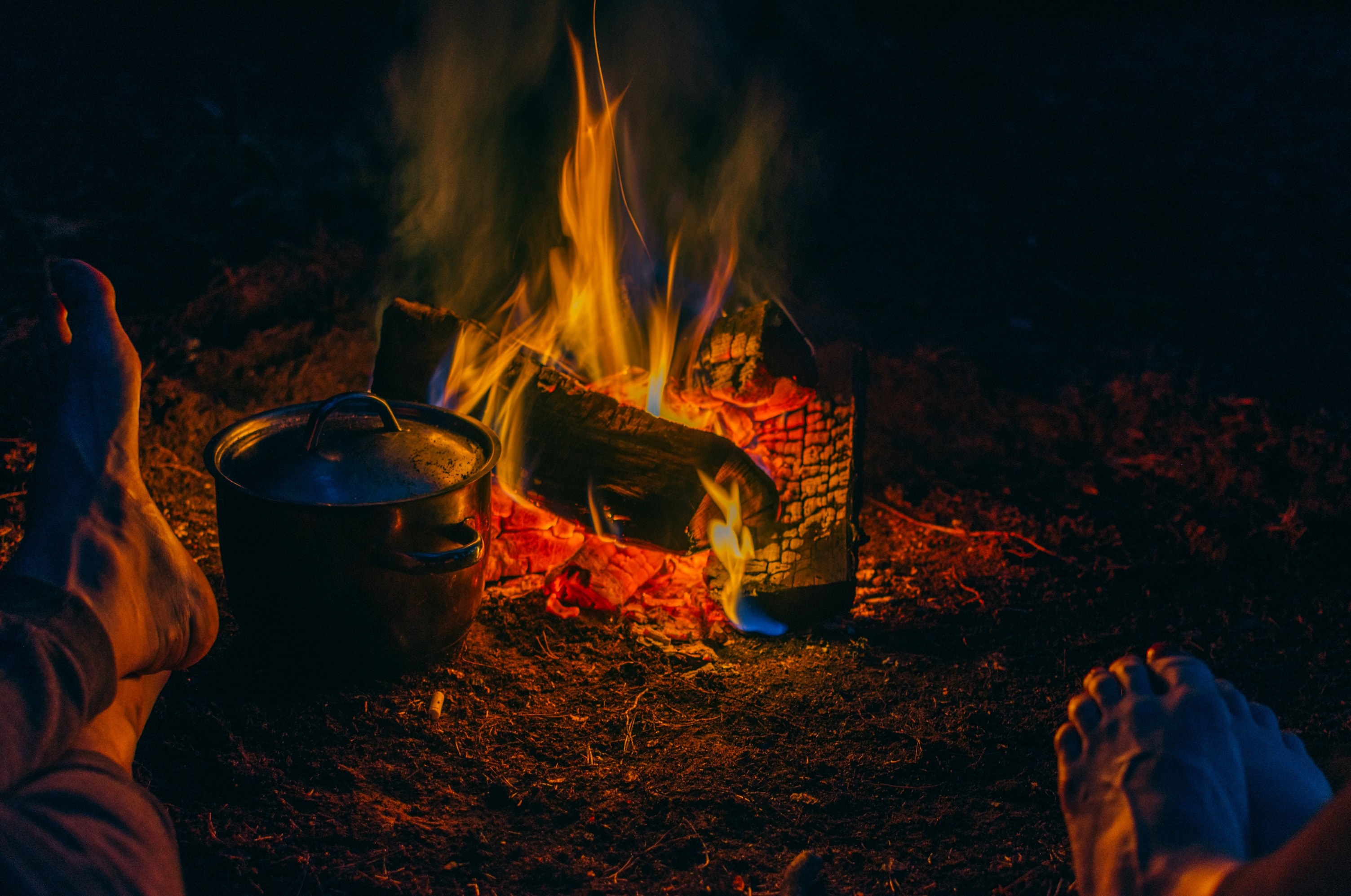 #3007x1994 Fire Burn Campfire And Log Hd Wallpaper - Cowboy Campfire , HD Wallpaper & Backgrounds