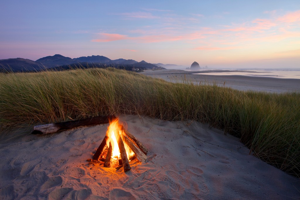 Bonfire Wallpapers Hd - Bonfire Beach , HD Wallpaper & Backgrounds