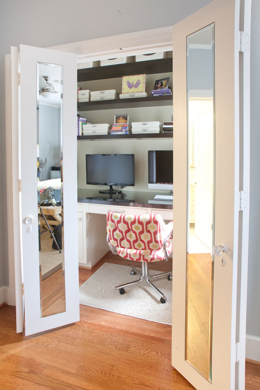 Cheap Closet Door Ideas Sliding Doors Design And Options - Office Inside Small Closet , HD Wallpaper & Backgrounds