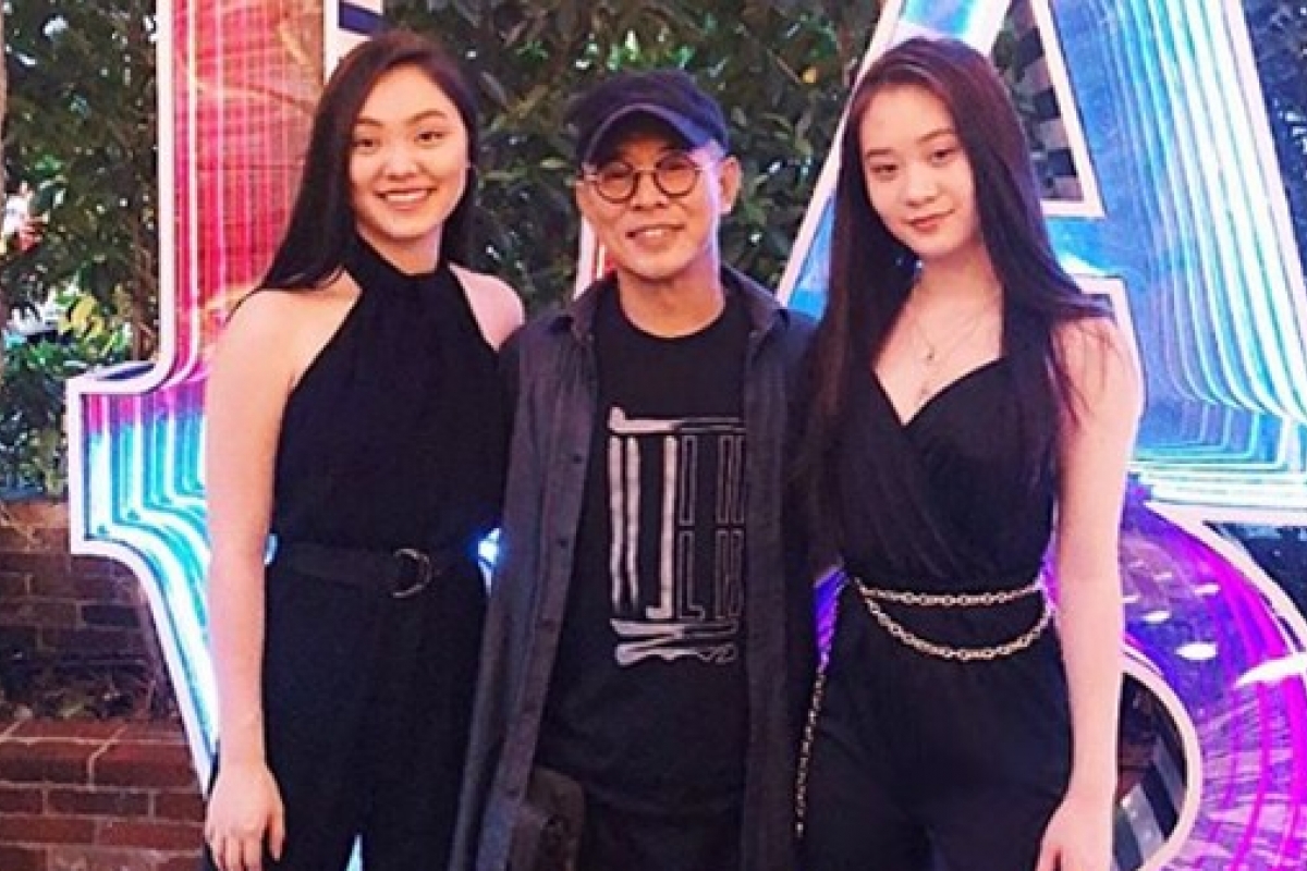 Jet Li With His Daughters Jane (left) And Jada - Jet Li And Nina Li Chi , HD Wallpaper & Backgrounds