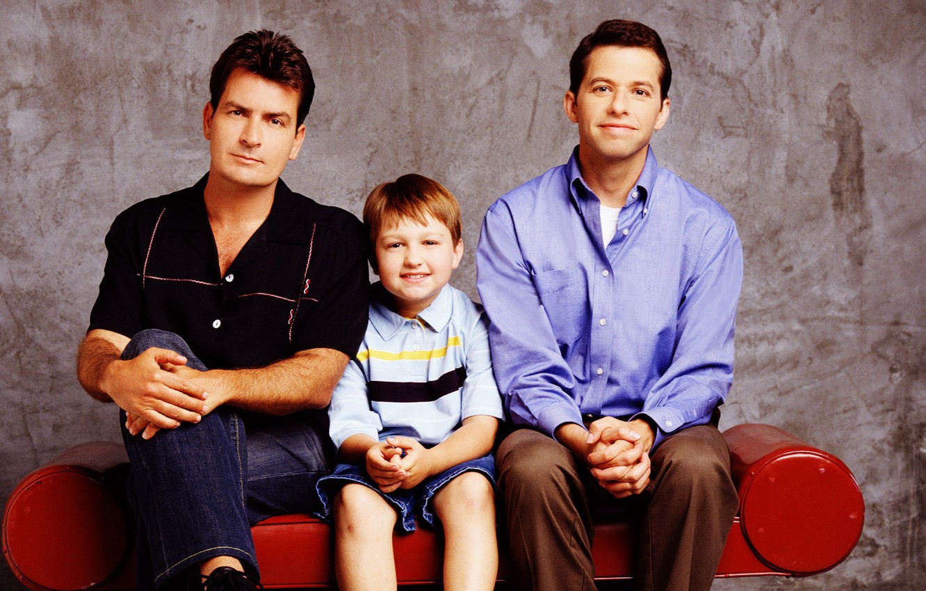 Photo Wallpaper The Series, Two And A Half Men, Charlie - Mike Matei And James Rolfe , HD Wallpaper & Backgrounds