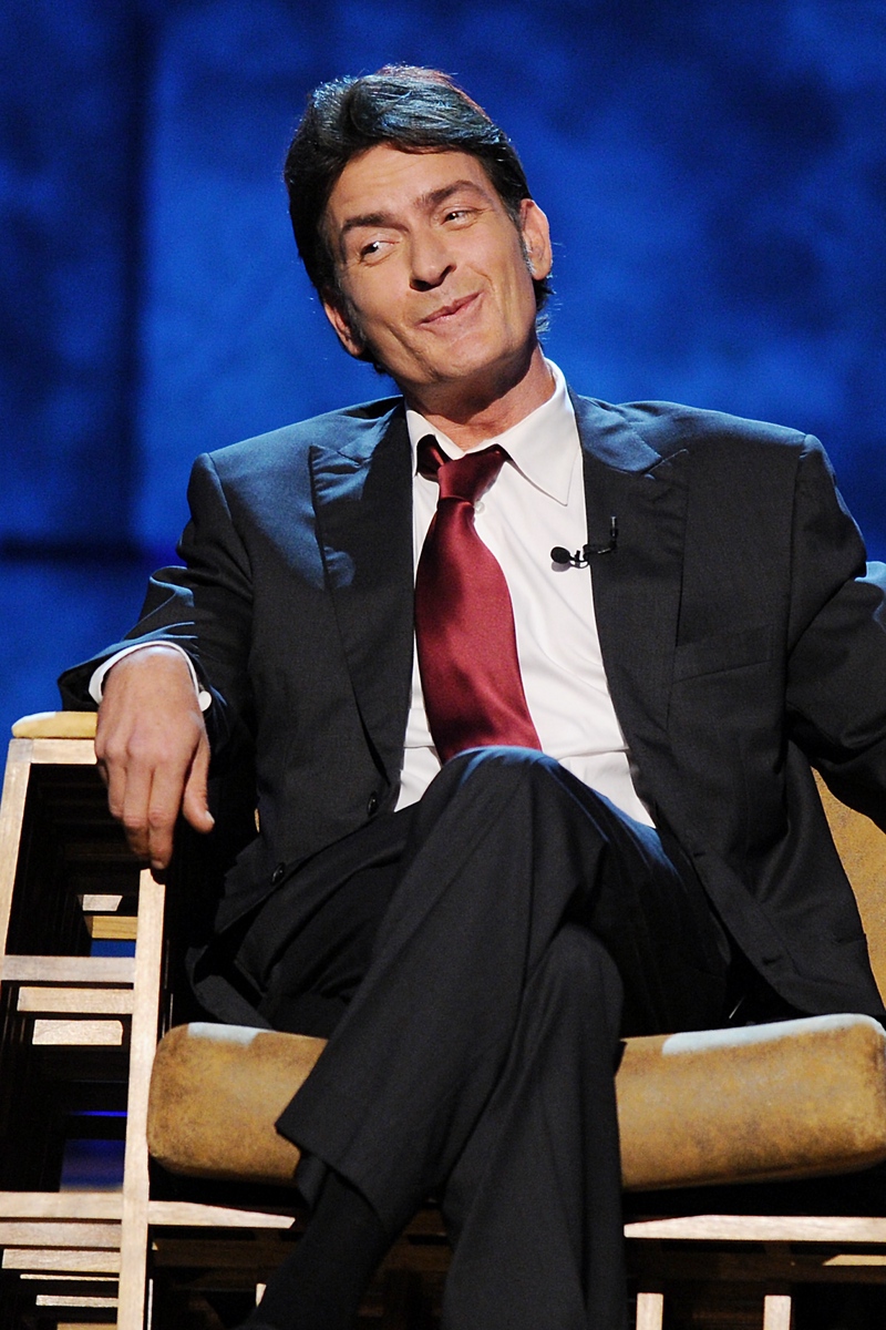 Wallpaper Charlie Sheen, Brunette, Man, Suit, Smile, - Charlie Harper Fondo De Pantalla , HD Wallpaper & Backgrounds