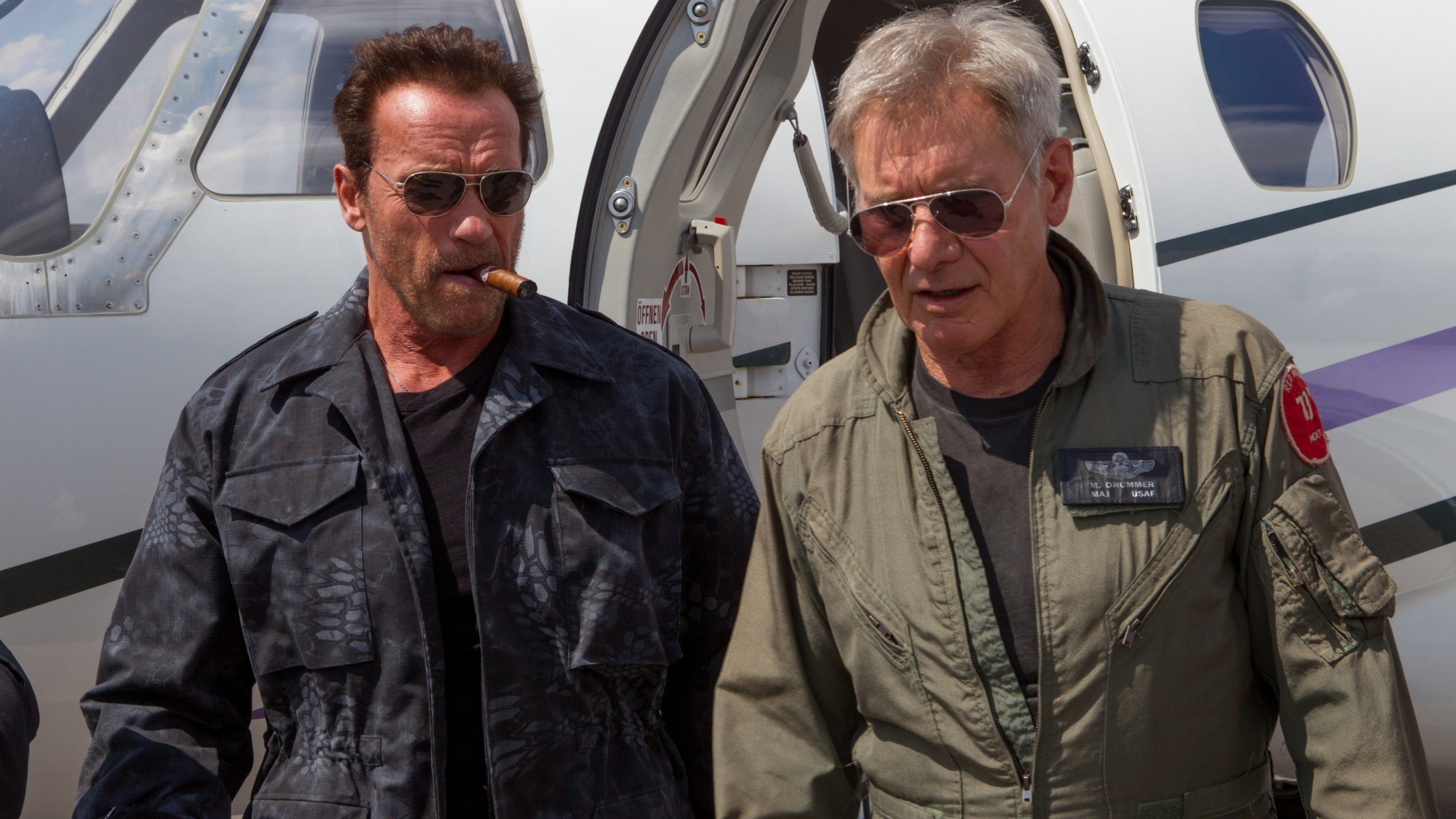 Press The Download Button To Save, Or - Harrison Ford In The Expendables , HD Wallpaper & Backgrounds