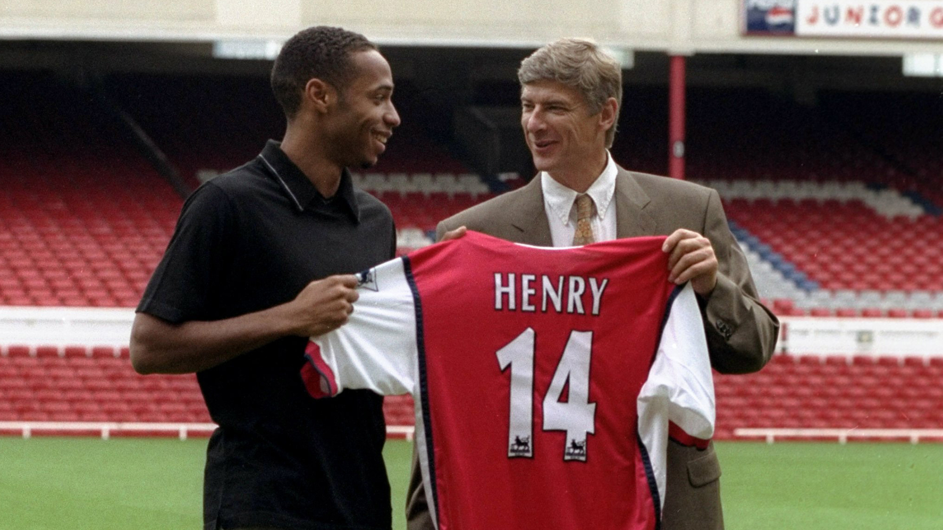 Thierry Henry Arsene Wenger Arsenal - Arsene Wenger Henry Viera , HD Wallpaper & Backgrounds