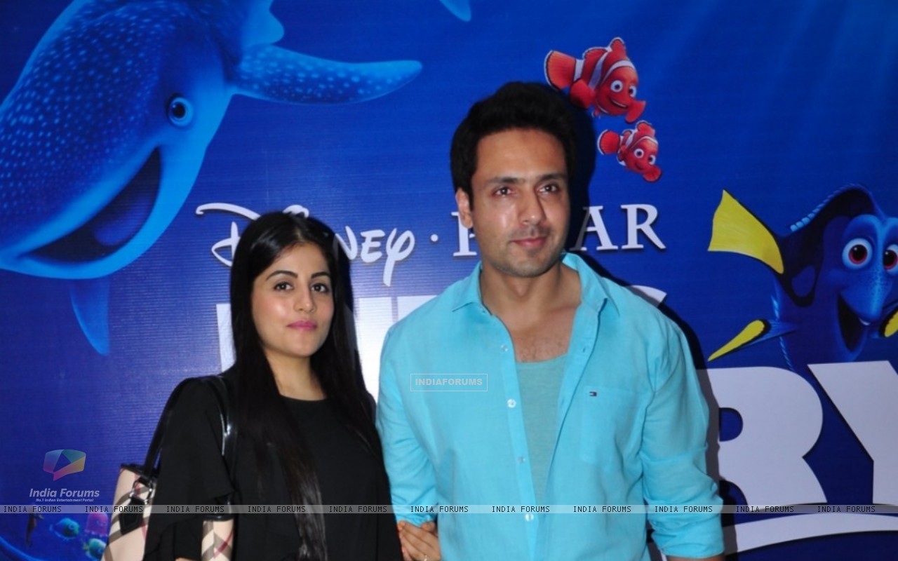 Iqbal Khan With Family At Special Screening Of 'finding - Disney Channel , HD Wallpaper & Backgrounds