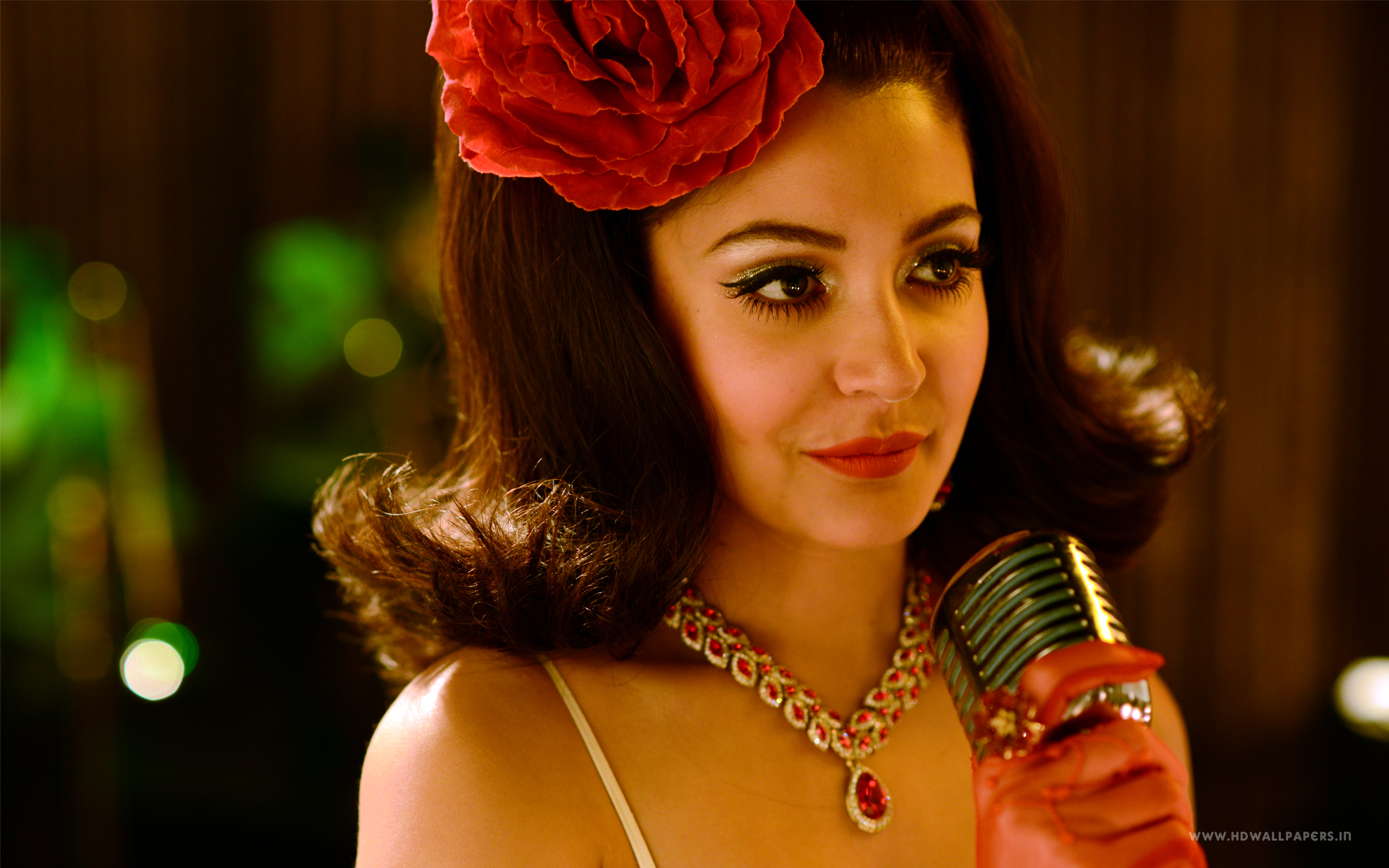 Anushka Sharma In Bombay Velvet - Retro Look Makeup Bollywood , HD Wallpaper & Backgrounds