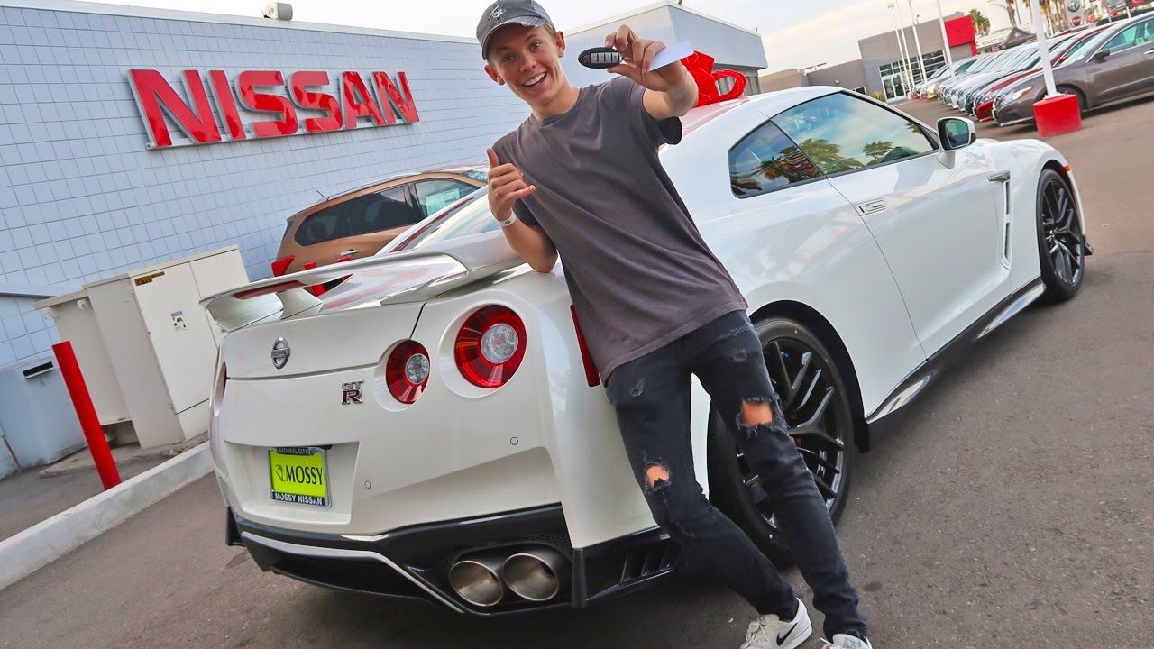 What YouTube Camera Does YouTuber Tanner Fox Use?