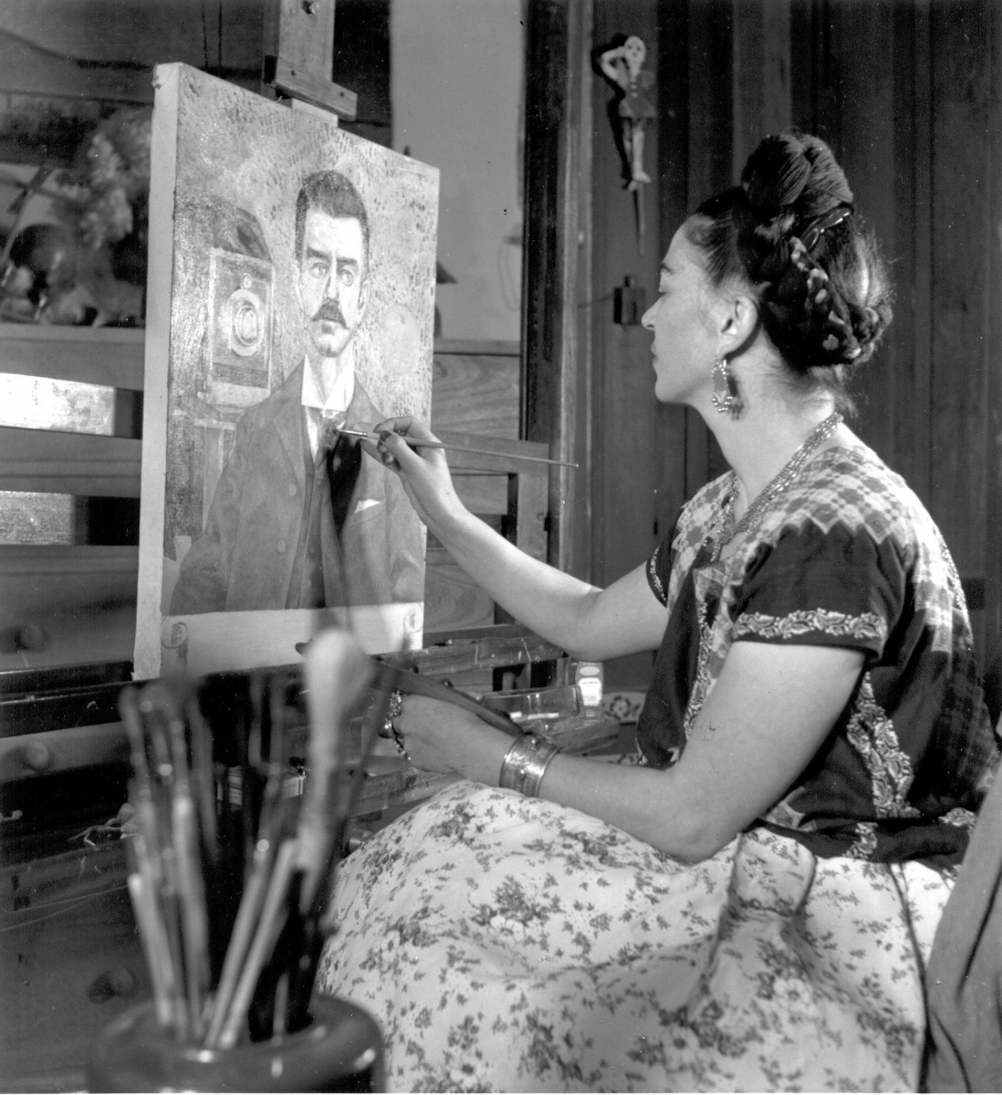 Frida Kahlo Photo - Frida Kahlo At Work , HD Wallpaper & Backgrounds