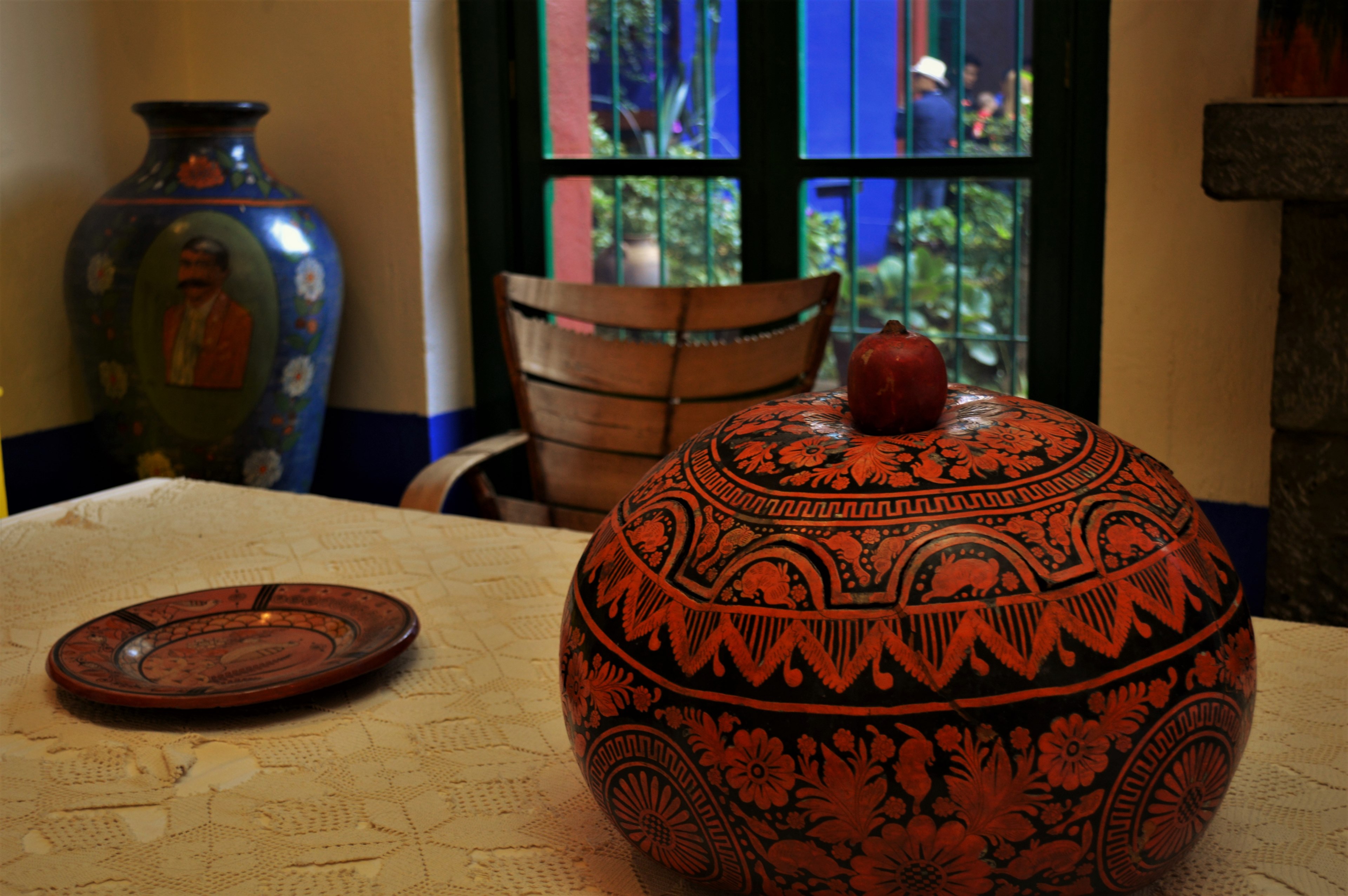 #3840x2553 Frida Kahlo House Kitchen 4k Wallpaper And - Vase , HD Wallpaper & Backgrounds