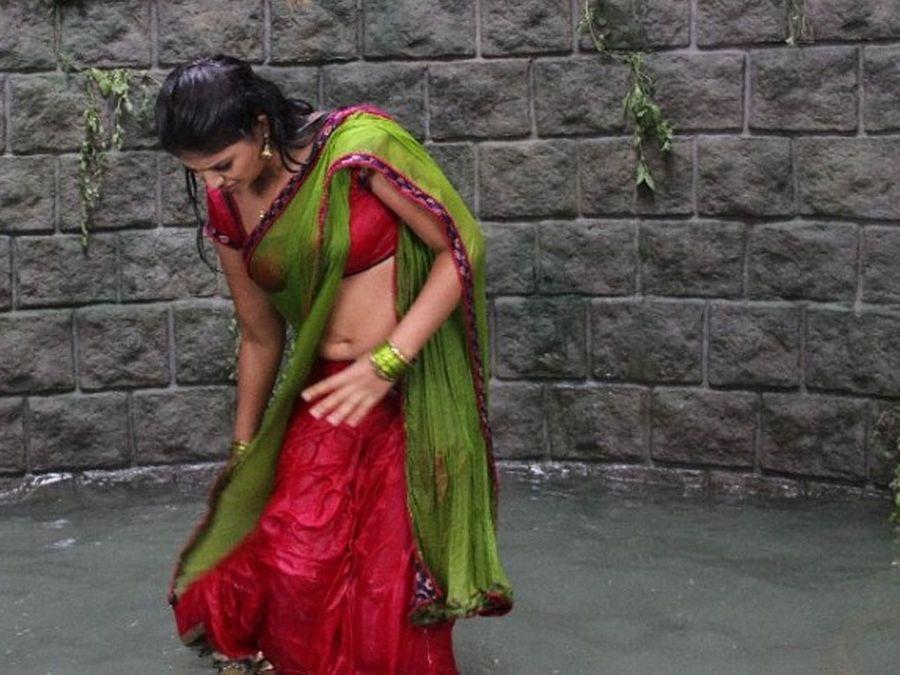 Anjali Hot Photos - Anjali Hottest Wet Navel Show , HD Wallpaper & Backgrounds
