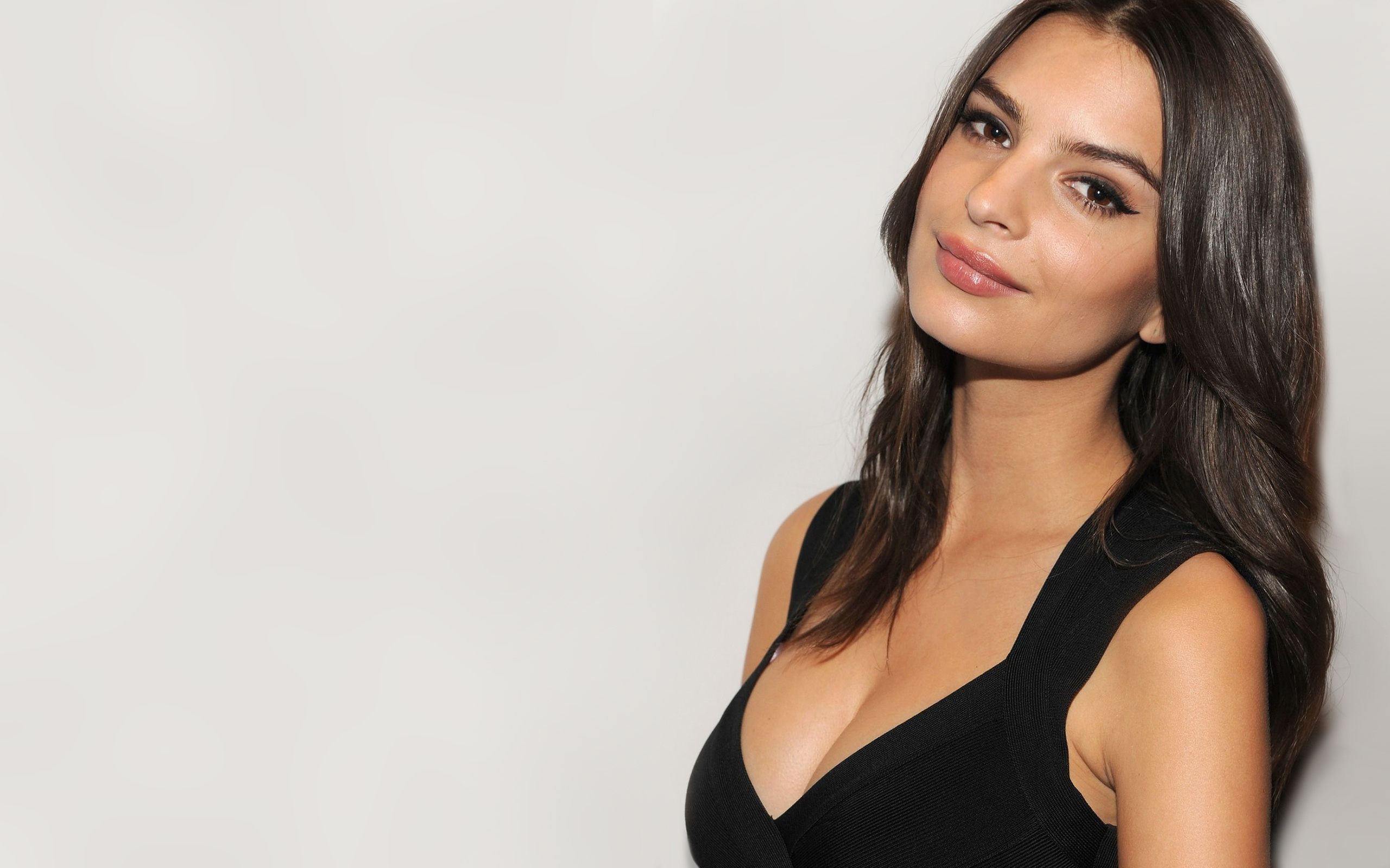 Emily Ratajkowski - Emily Ratajkowski Cat Eye , HD Wallpaper & Backgrounds