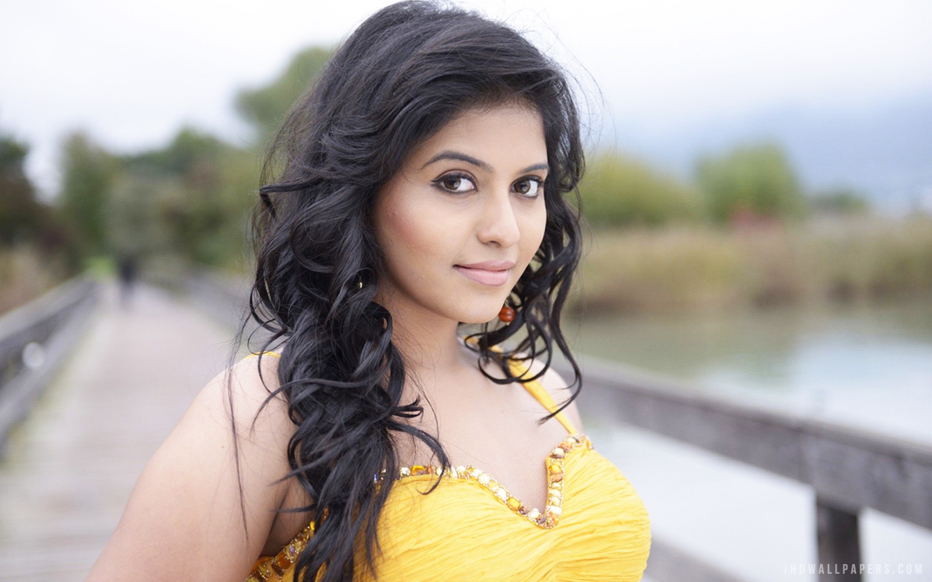 Download Original - Actress Anjali In Settai , HD Wallpaper & Backgrounds