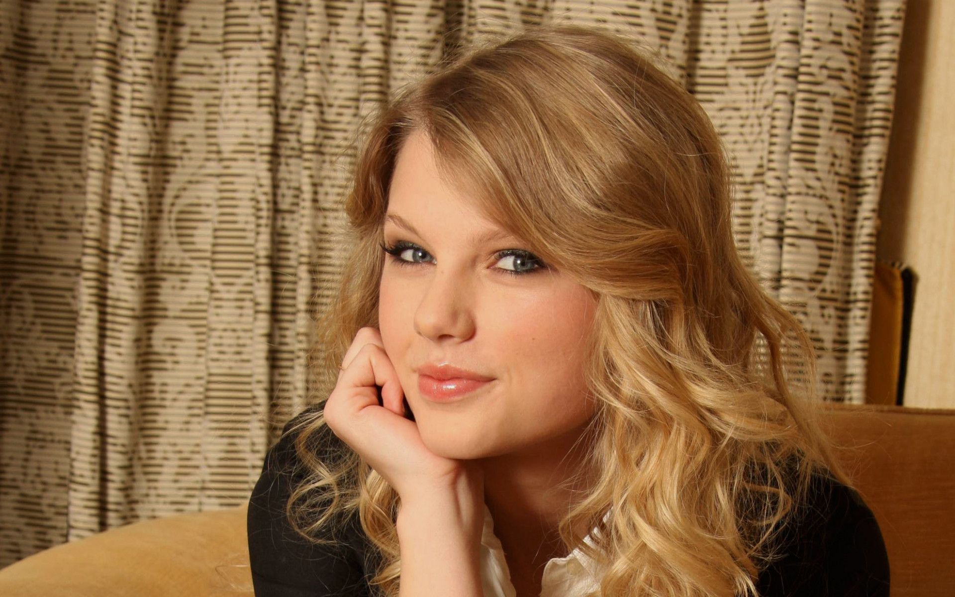 Taylor Swift Wallpapers Hd Images Ten Hd Wallpaper - Taylor Swift , HD Wallpaper & Backgrounds