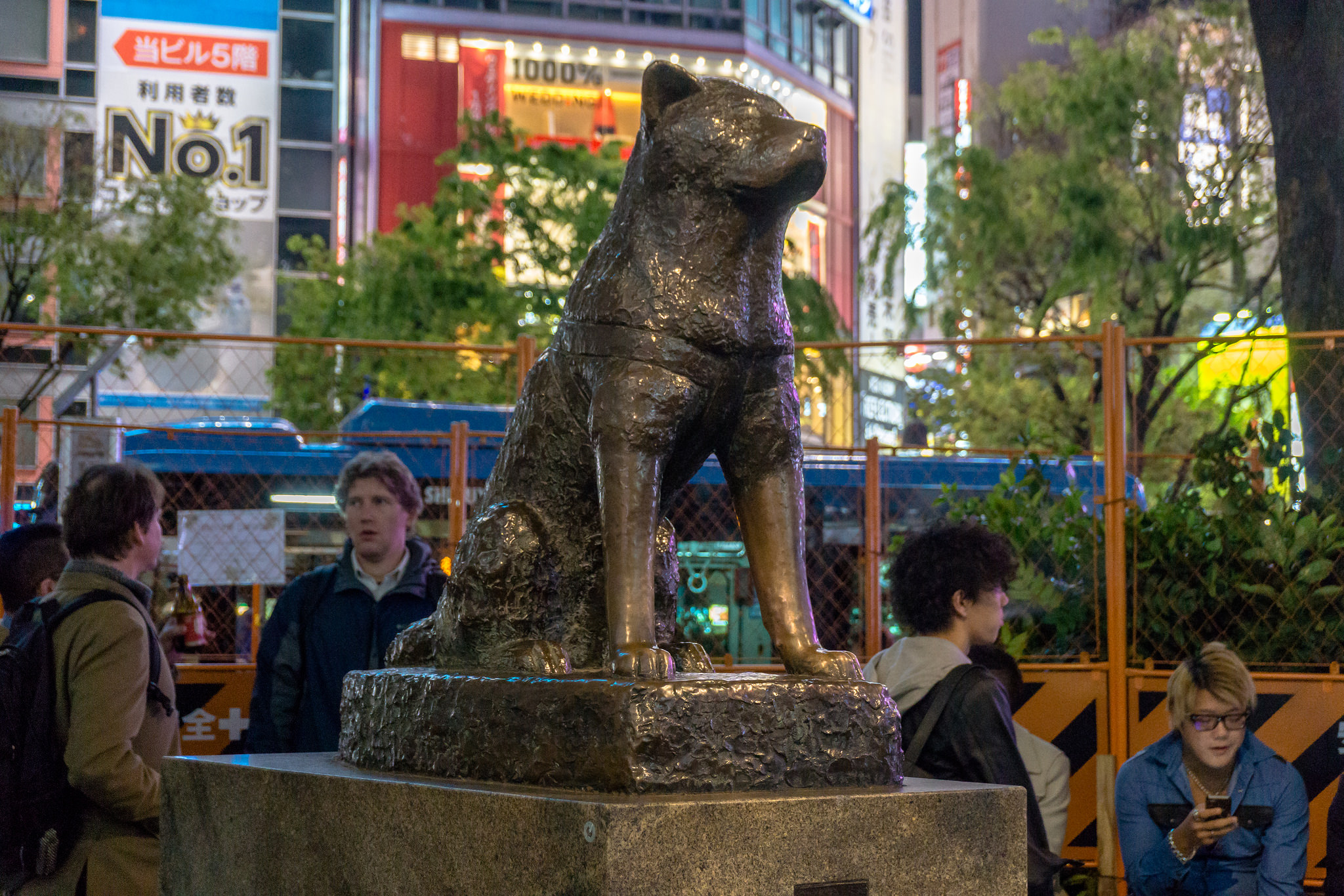 Hachiko Statue At Shibuya - Film O Psie Akita , HD Wallpaper & Backgrounds