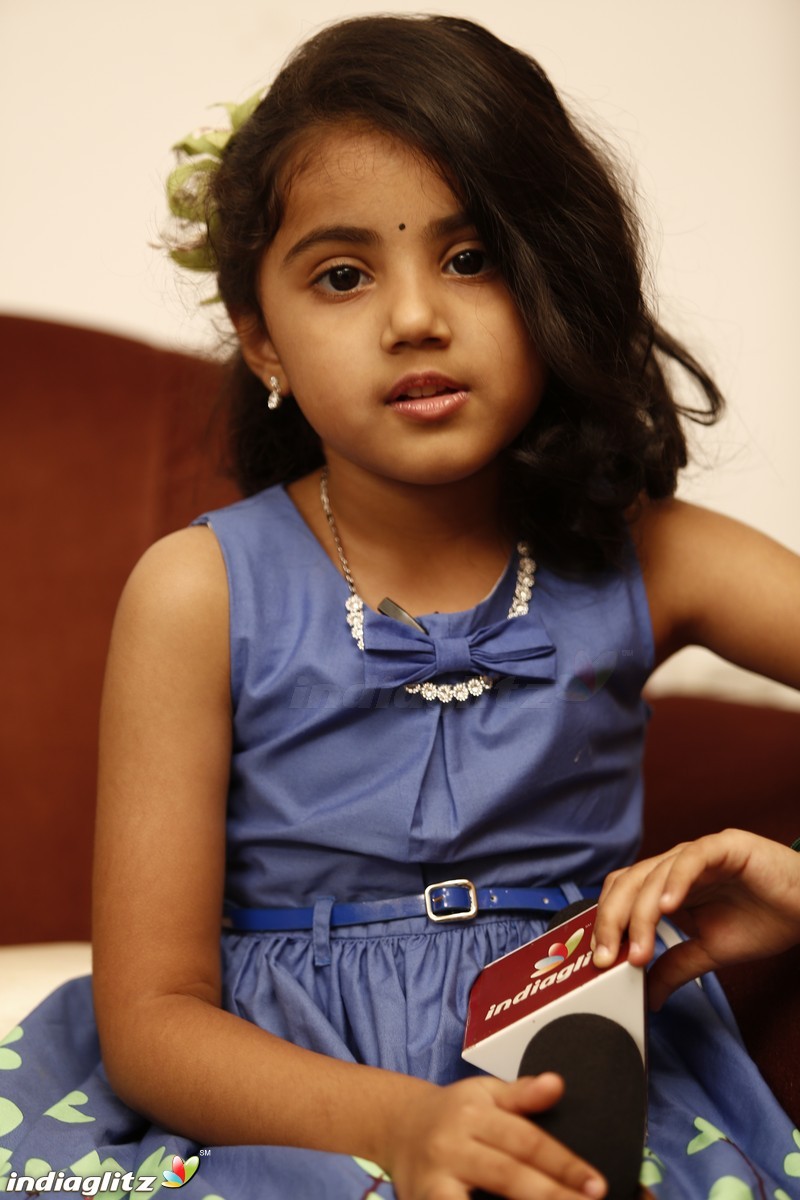 Twinkle Twinkle Nainika Star - Meena's Daughter , HD Wallpaper & Backgrounds