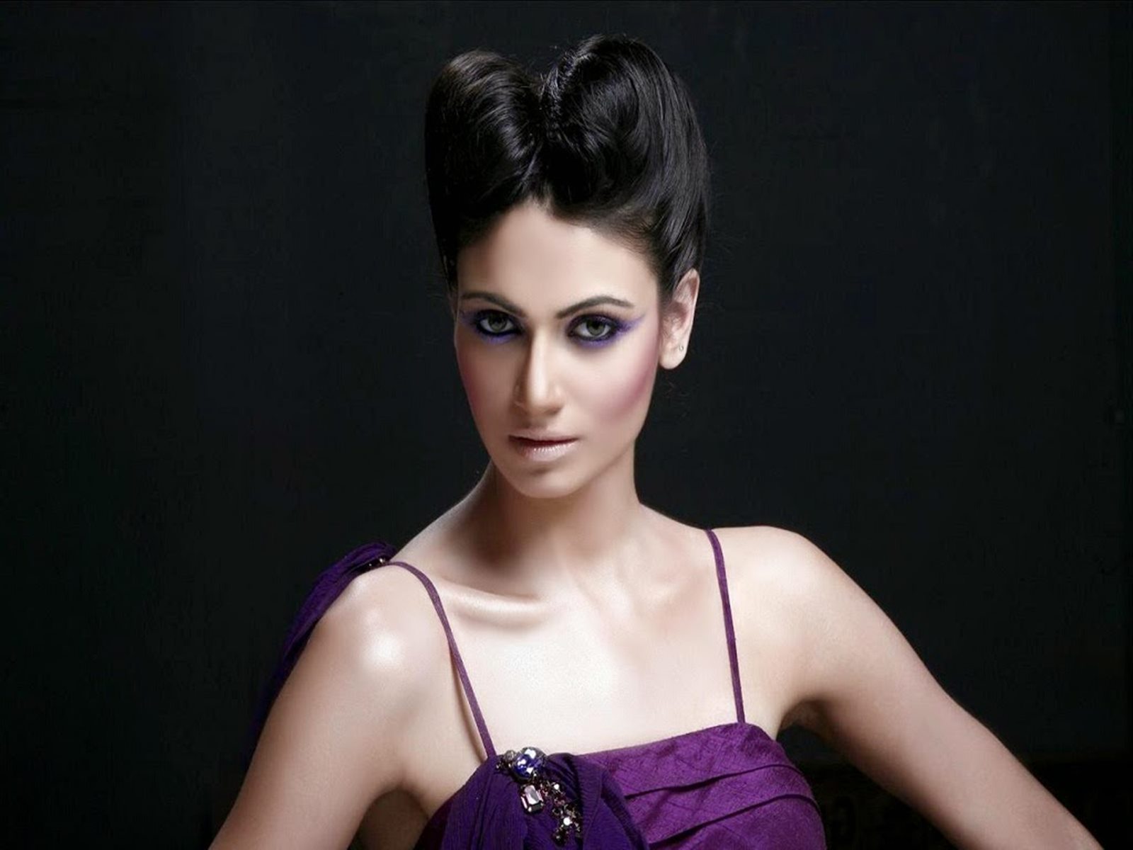 Simran Kaur Mundi Beautiful Hair Style Hd Wallpaper - Girl , HD Wallpaper & Backgrounds