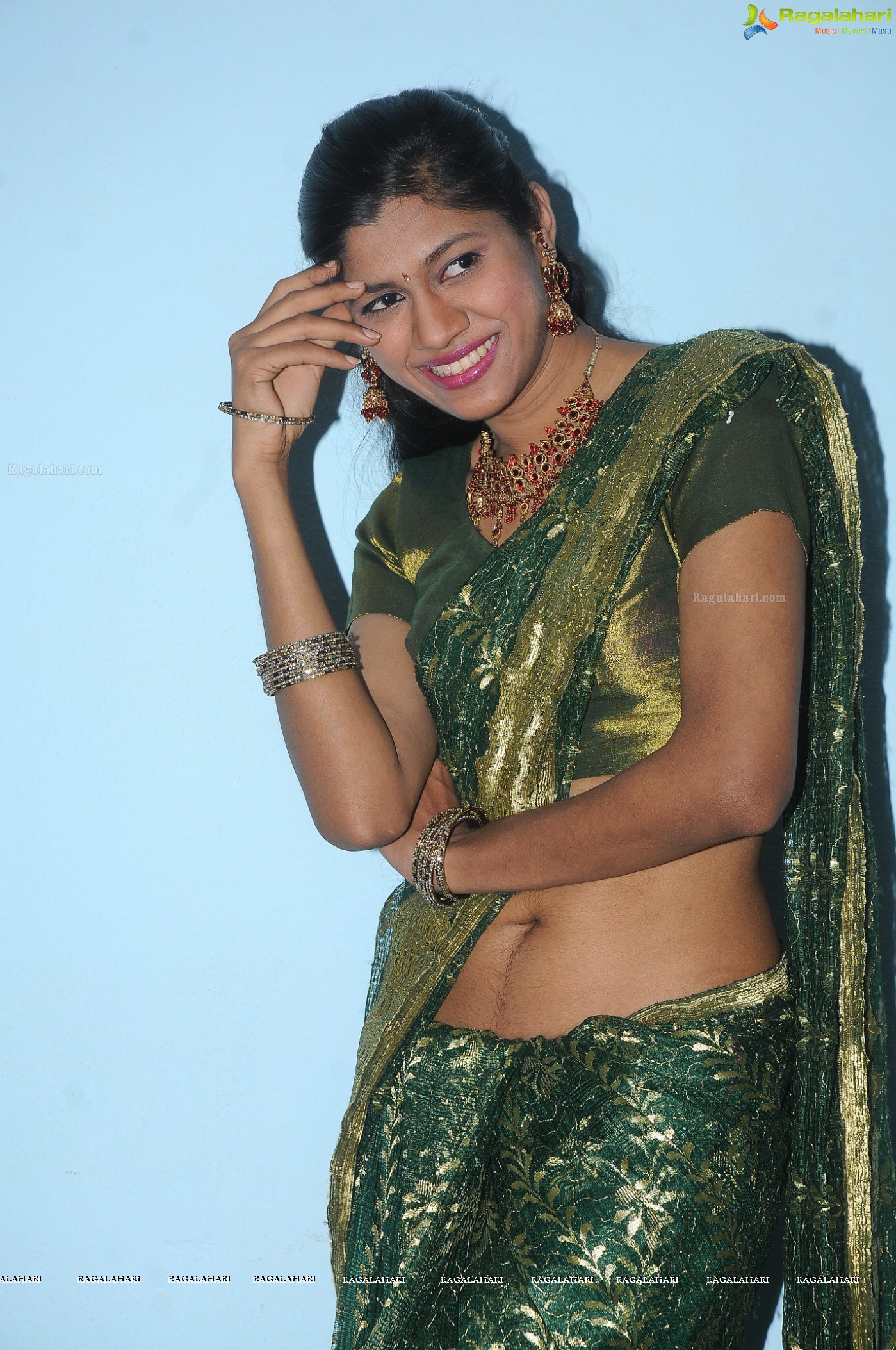 Sneha Tagore - Sneha Saree Navel In Raagalahari , HD Wallpaper & Backgrounds