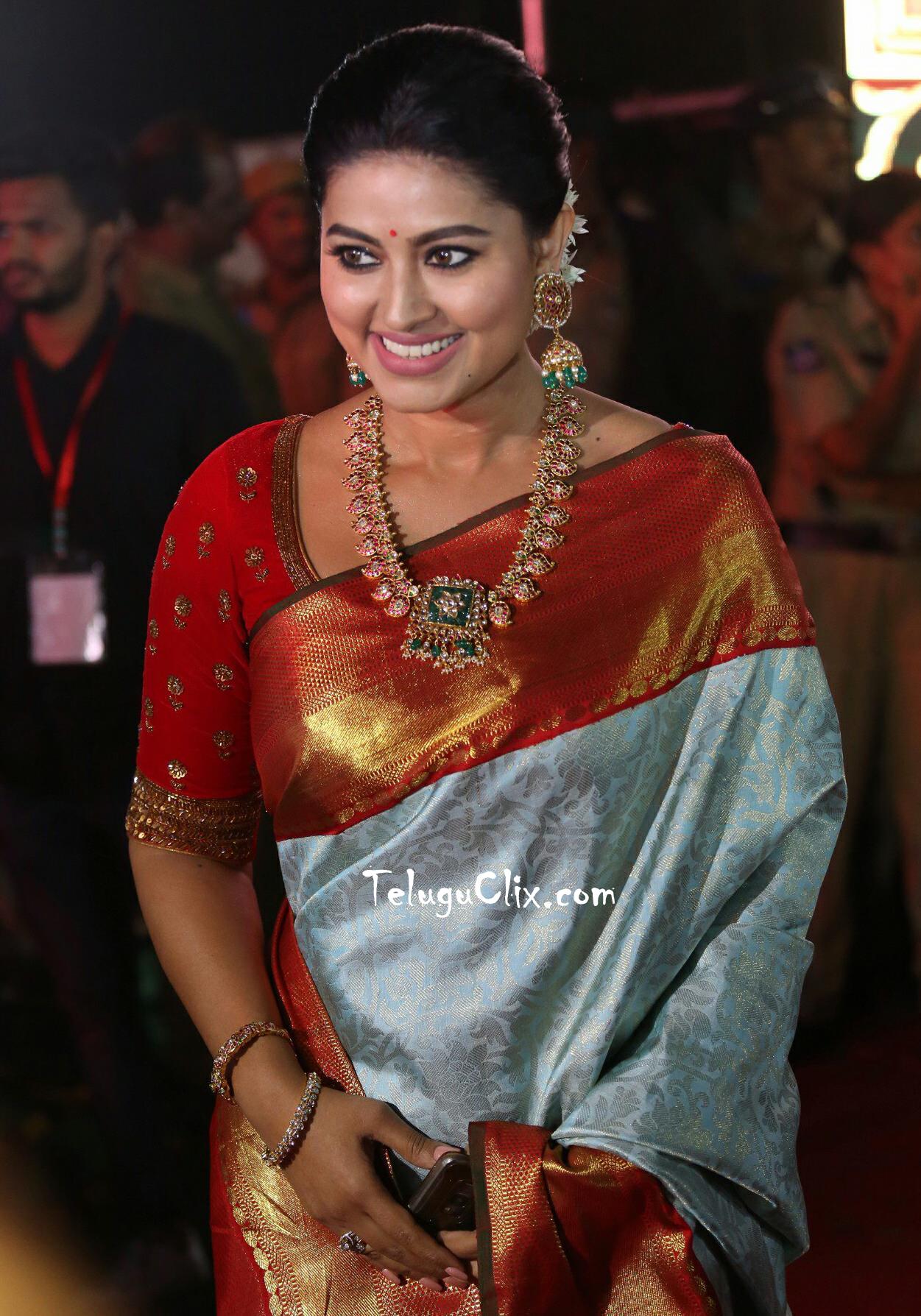 Sneha In Saree Hd Pics - Sneha Actress In Saree , HD Wallpaper & Backgrounds