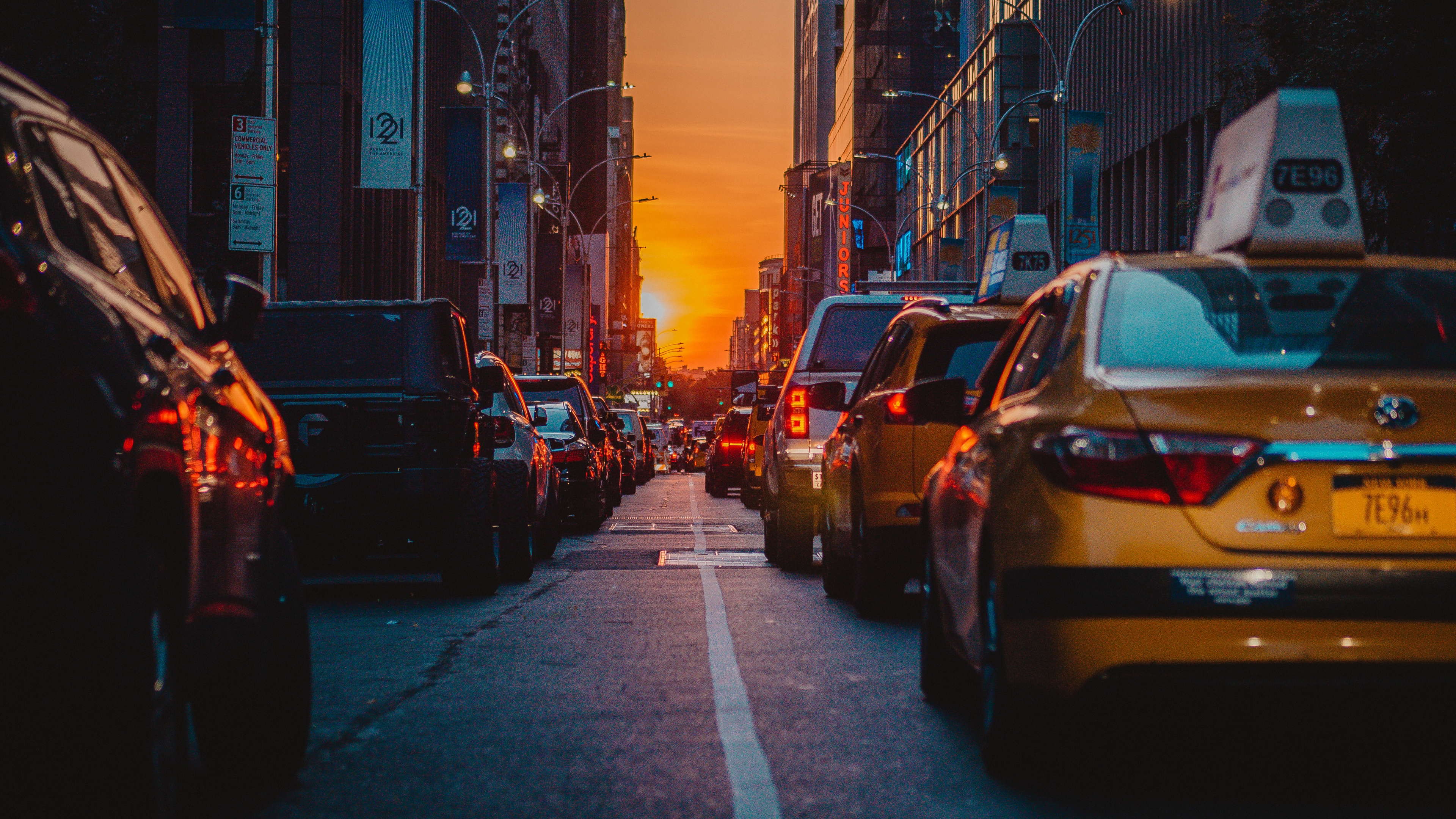Evening, Car, Traffic, Empire State Building, Road - New York Street Wallpaper 4k , HD Wallpaper & Backgrounds