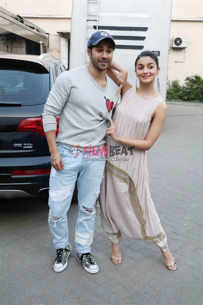 Varun Dhawan & Alia Bhatt Promote Badrinath Ki Dulhania - Badrinath Ki Dulhania Alia And Varun Dhawan , HD Wallpaper & Backgrounds