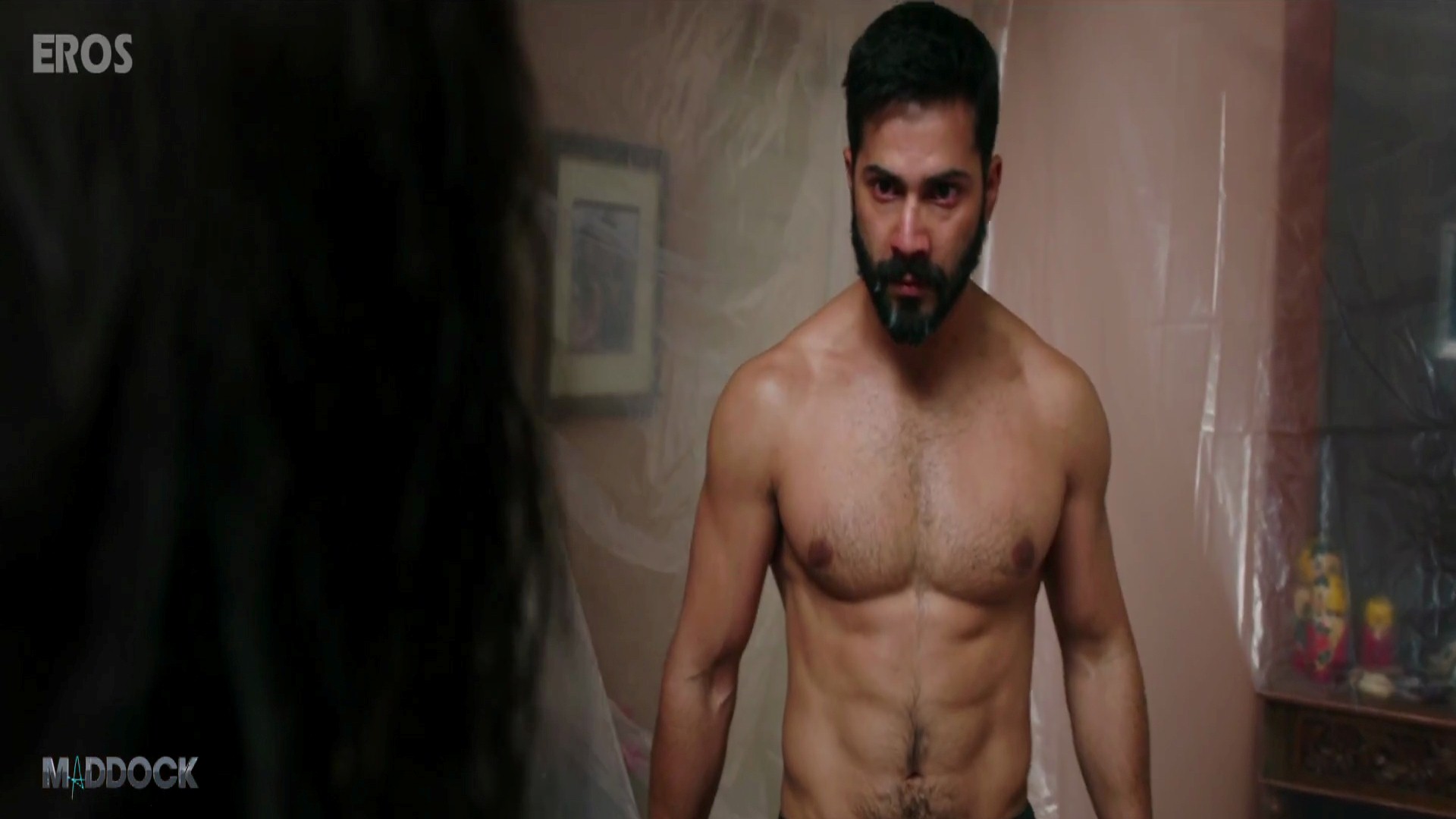 Body Actor Varun Dhawan 6 Pack Body In Movie Badlapur - Varun Dhawan Badlapur Body , HD Wallpaper & Backgrounds