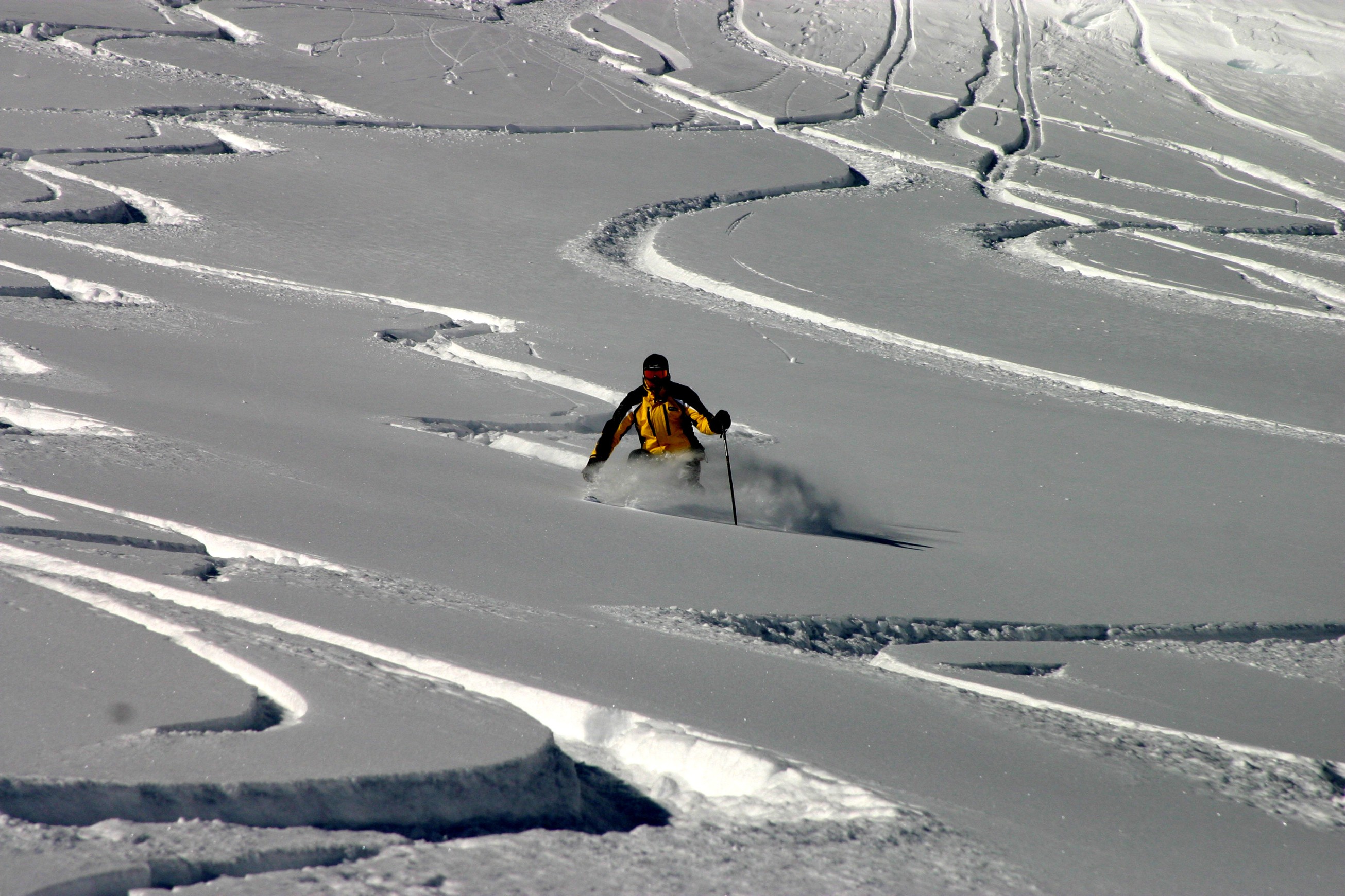 Snow Skiing Hd Wallpaper - Skiing Hd , HD Wallpaper & Backgrounds