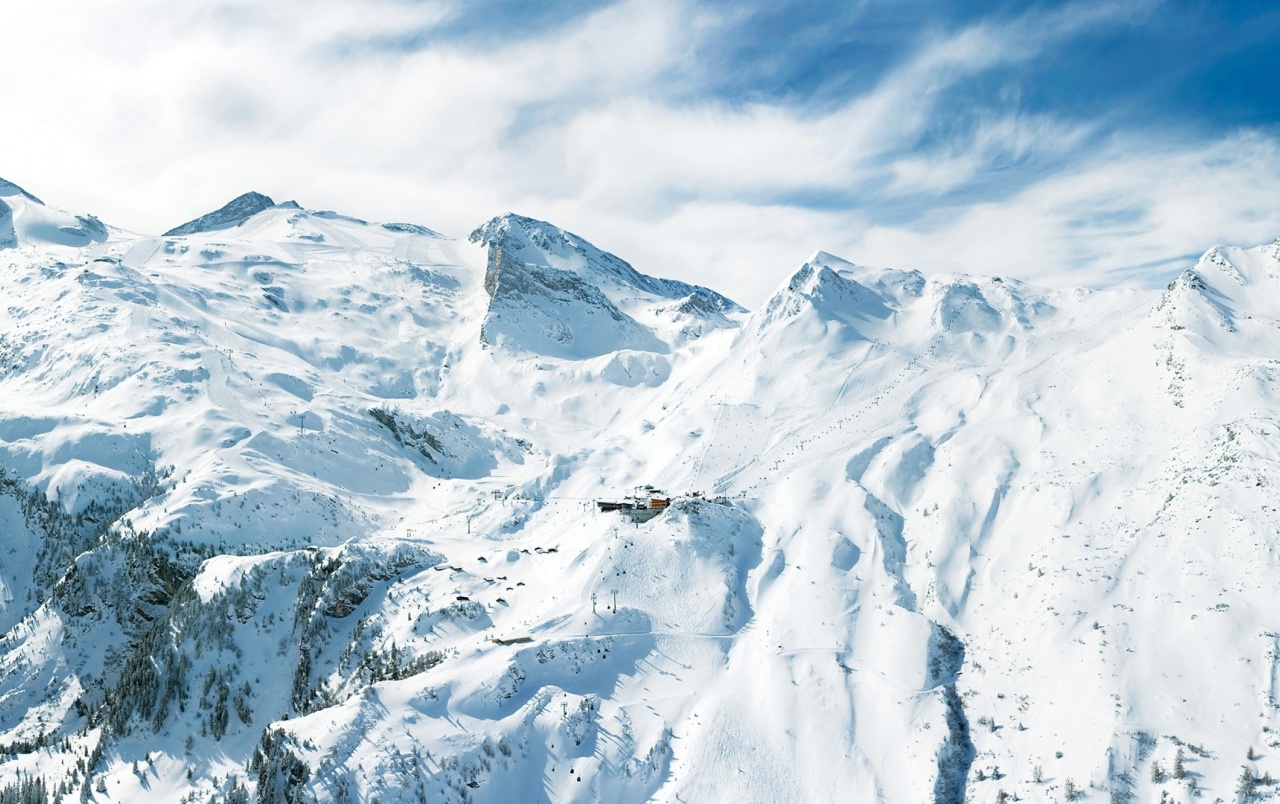 Hd Snowy Mountain Landscape Wallpapers - Snowy Mountain Landscape , HD Wallpaper & Backgrounds