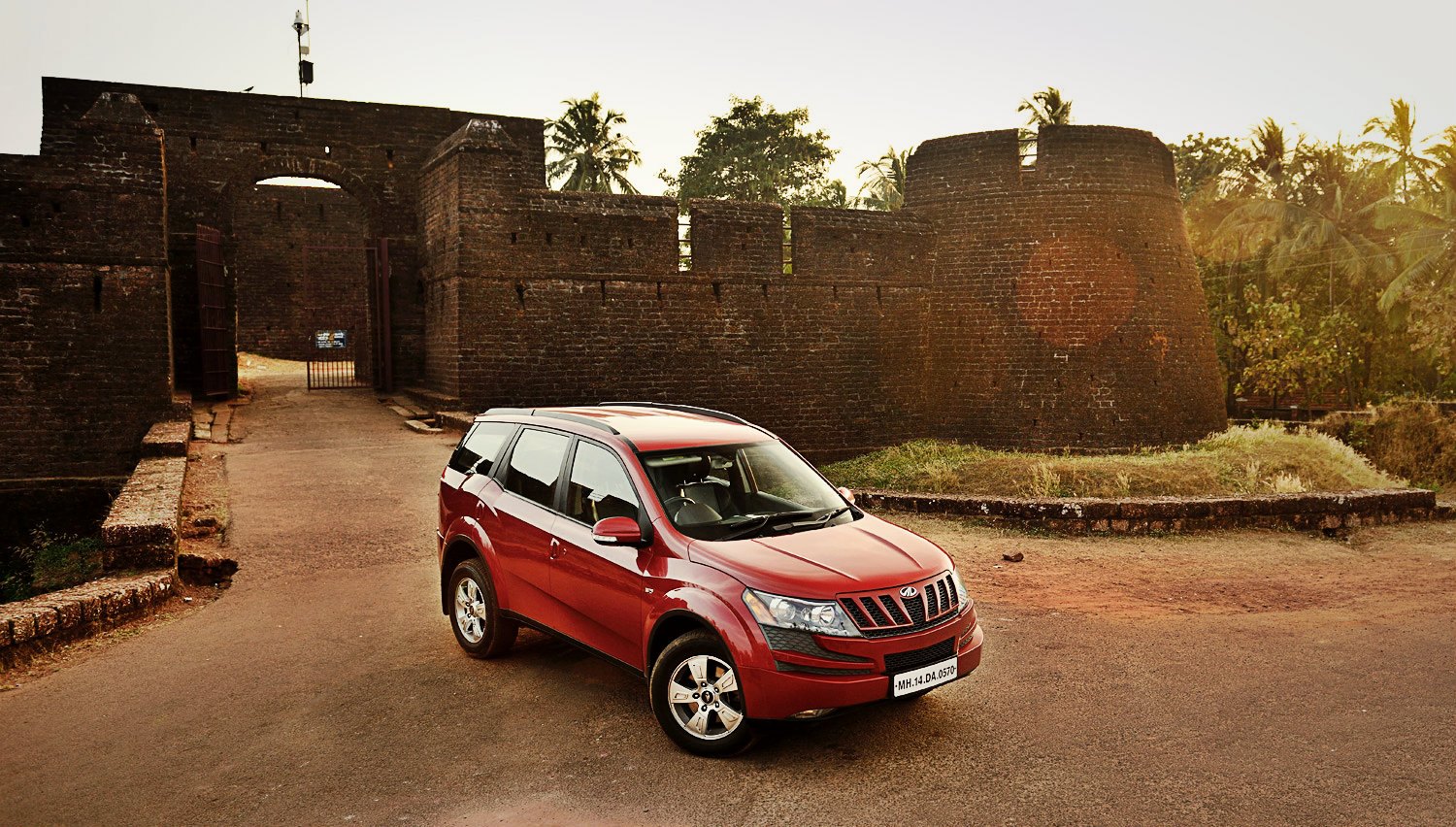 We Have Taken The Mahindra Xuv 500 Through The Roughest - Mahindra Xuv 500 New Hd , HD Wallpaper & Backgrounds