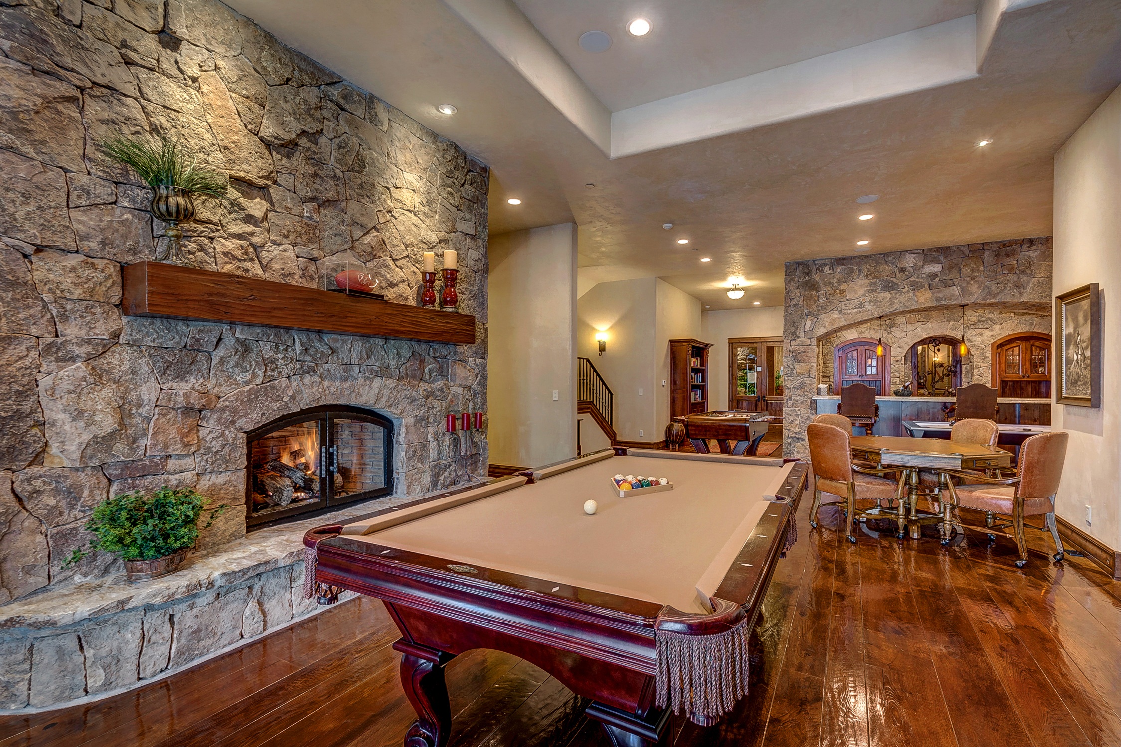 Games Room With Bar Snooker Table - Villa , HD Wallpaper & Backgrounds