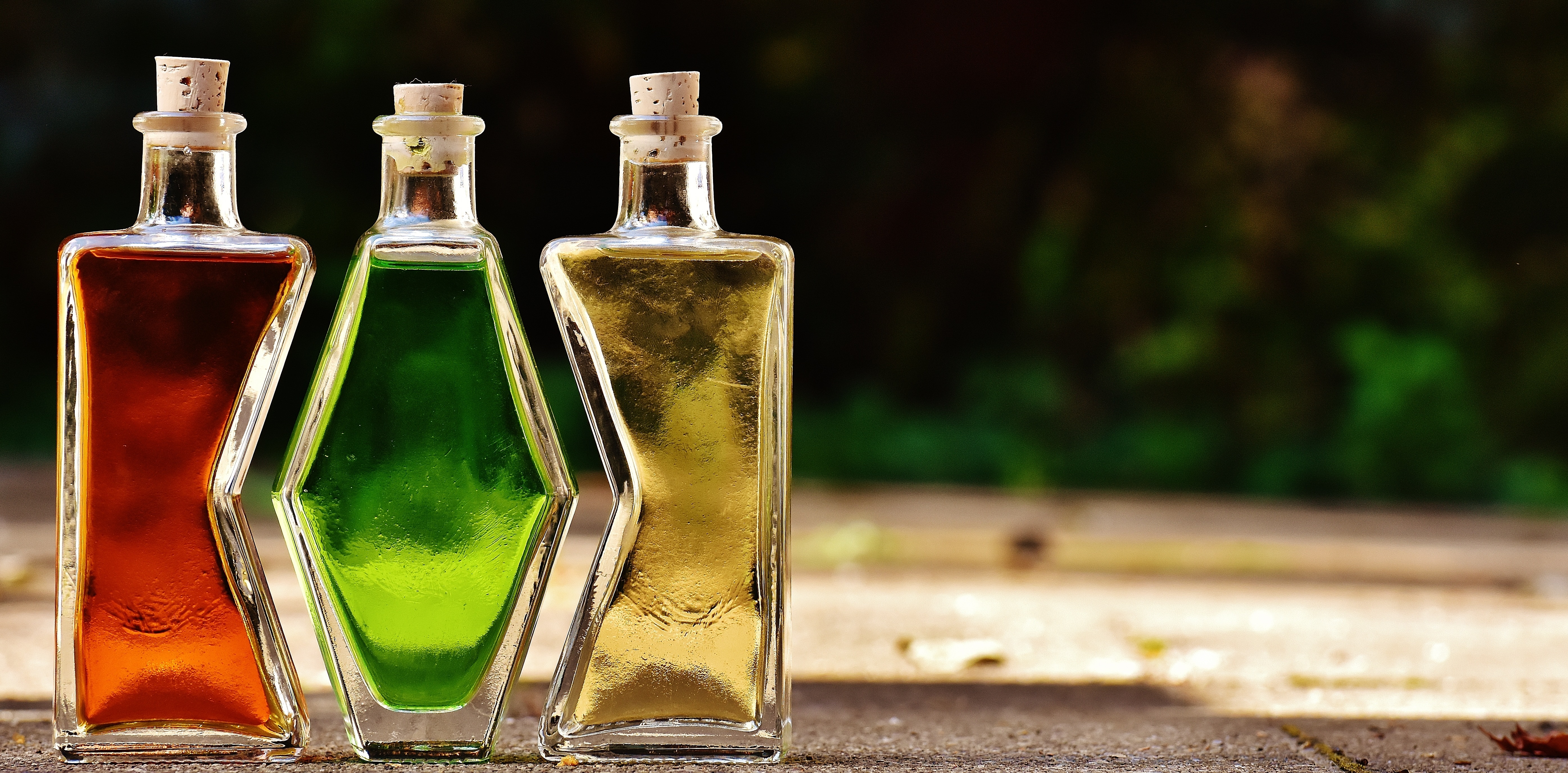 3 Perfume Glass Bottles Preview - Ley De Los Impares , HD Wallpaper & Backgrounds