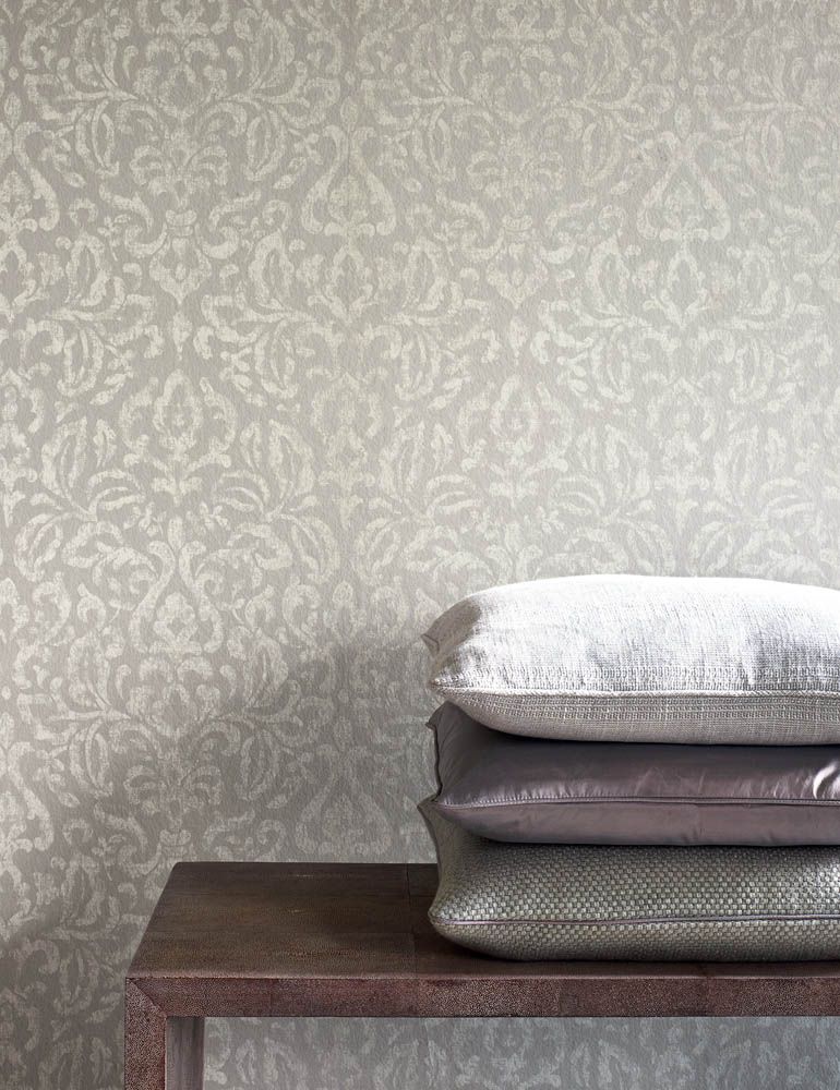 Colefax And Fowler's Piper , Harrison (top Pillow), - Colefax & Fowler Delancey Wallpaper Blue , HD Wallpaper & Backgrounds