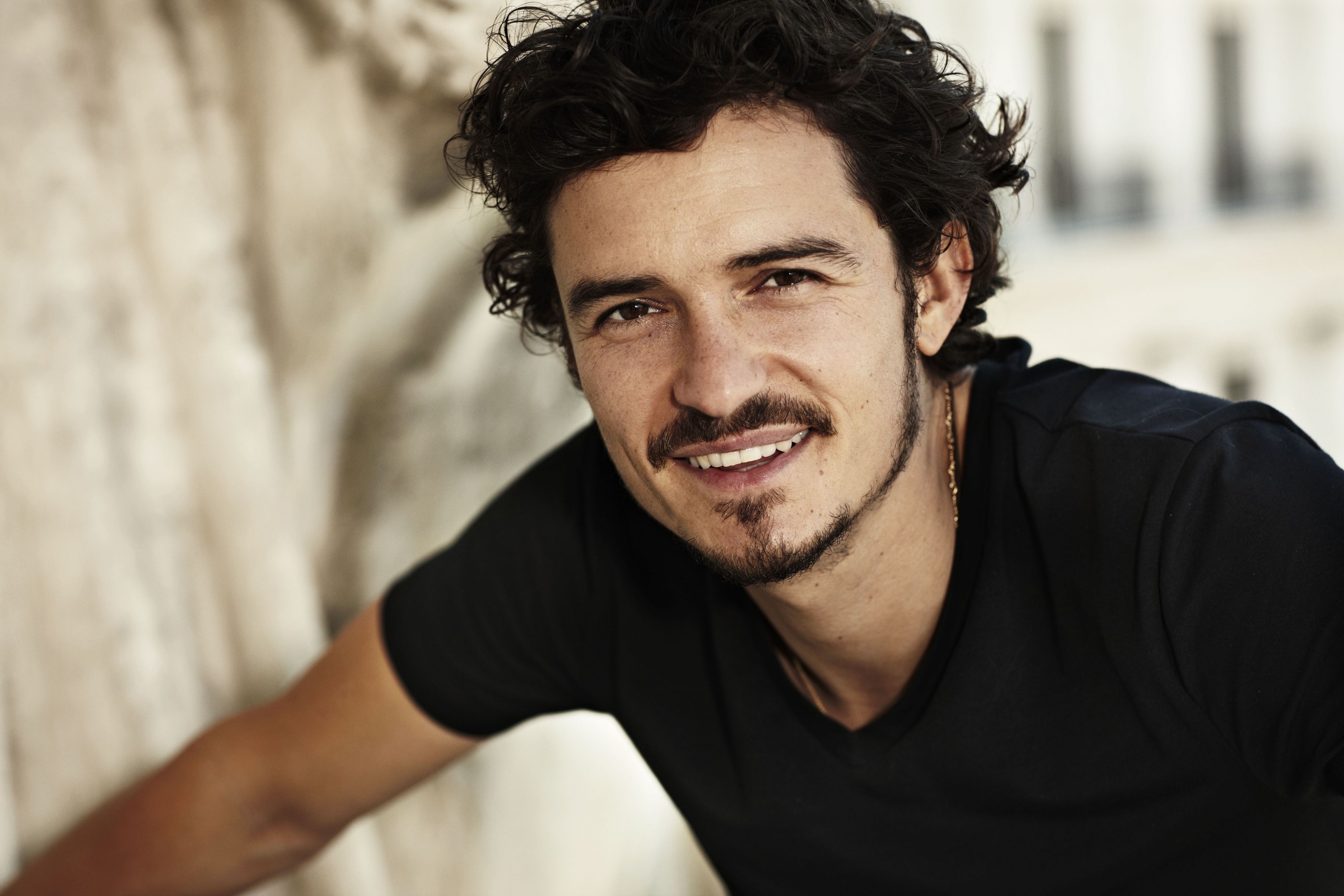 Orlando Bloom Computer Wallpaper - Orlando Blum , HD Wallpaper & Backgrounds