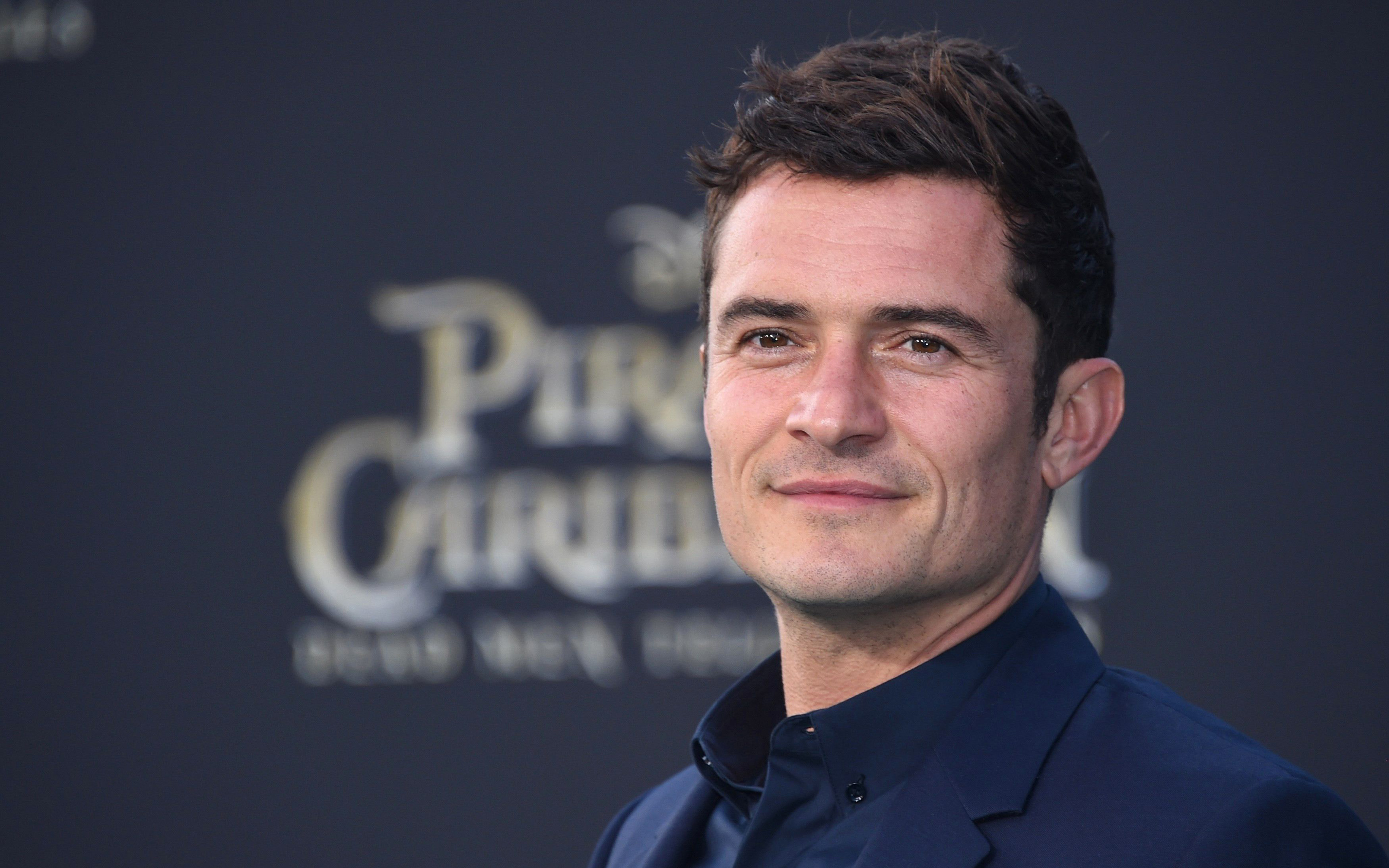 Orlando Bloom, English Actror, Hollywood, Guys, Celebrity - Orlando Bloom And Liam Neeson , HD Wallpaper & Backgrounds